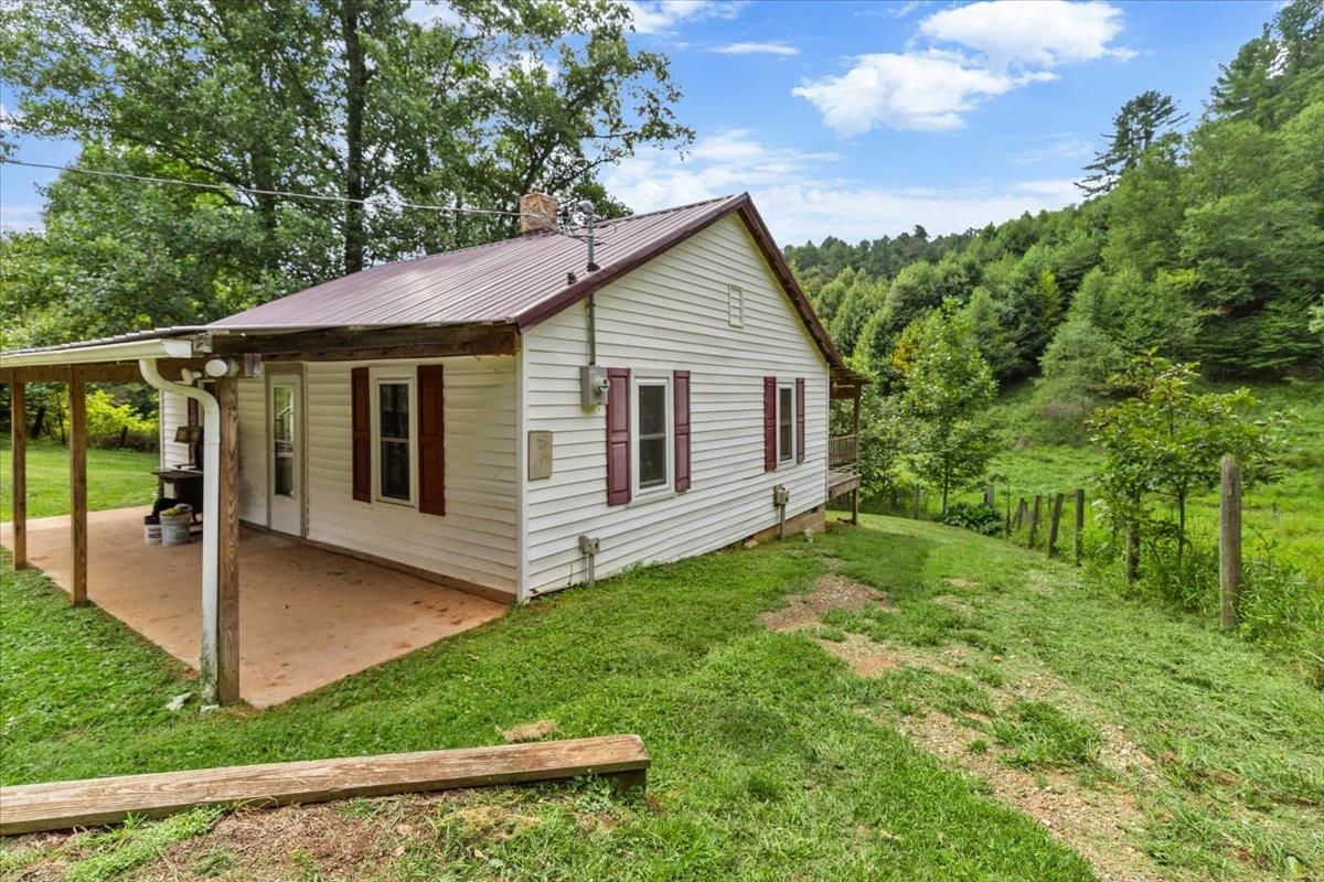 548 Buffalo Vista Lane SW Willis VA 24380