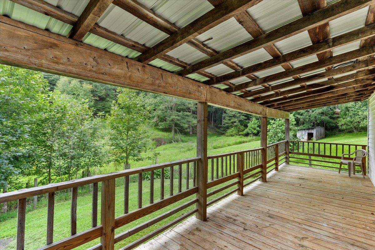 548 Buffalo Vista Lane SW Willis VA 24380