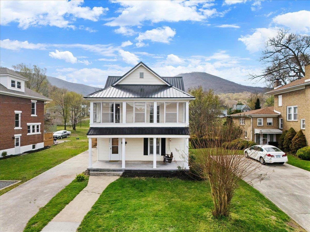 504 Main Street Narrows VA 24124