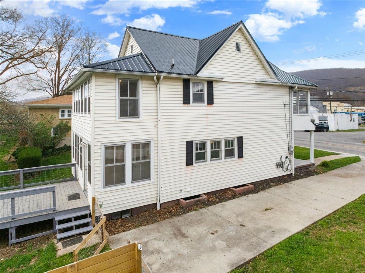 504 Main Street Narrows VA 24124