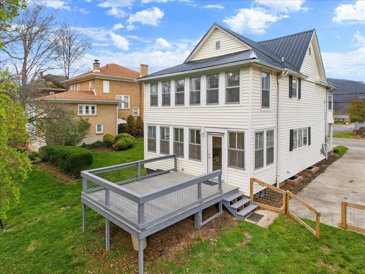 504 Main Street Narrows VA 24124