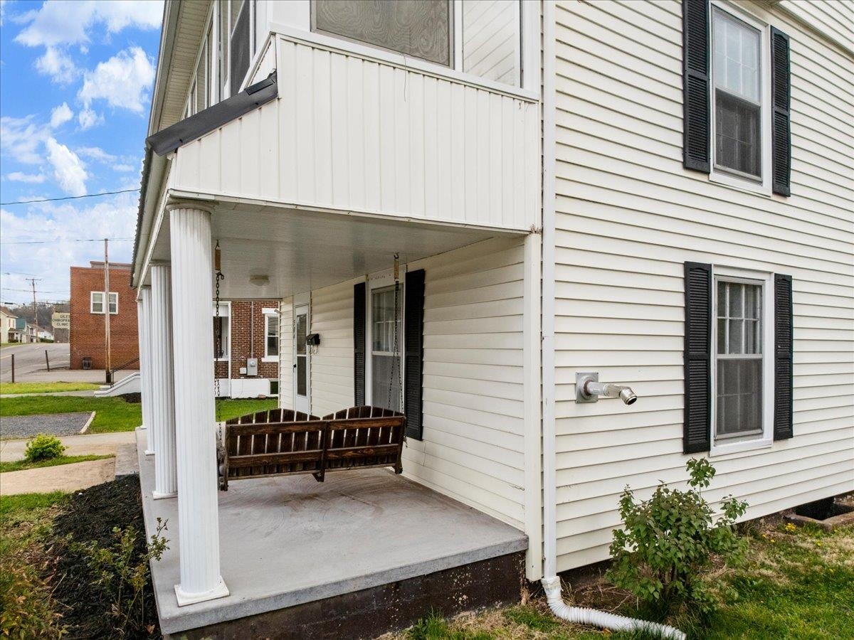 504 Main Street Narrows VA 24124