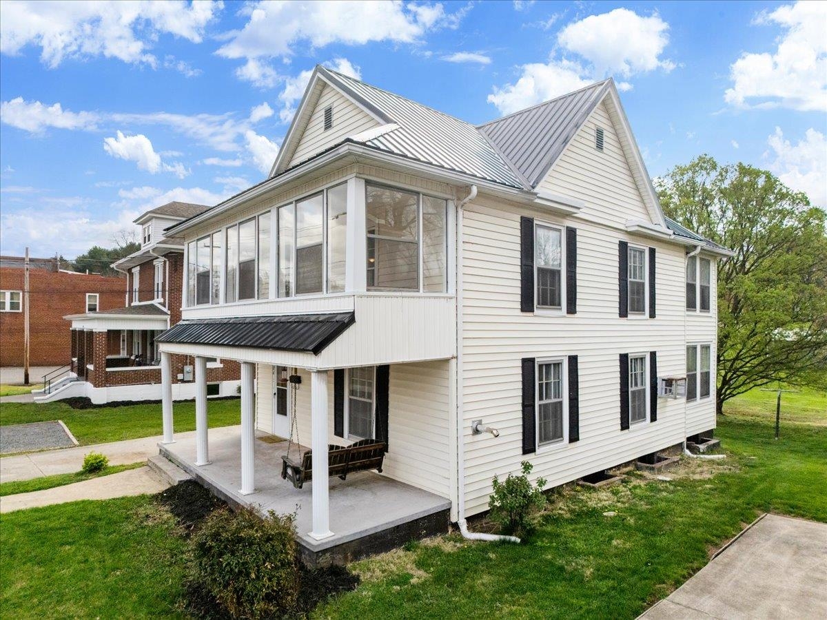 504 Main Street Narrows VA 24124