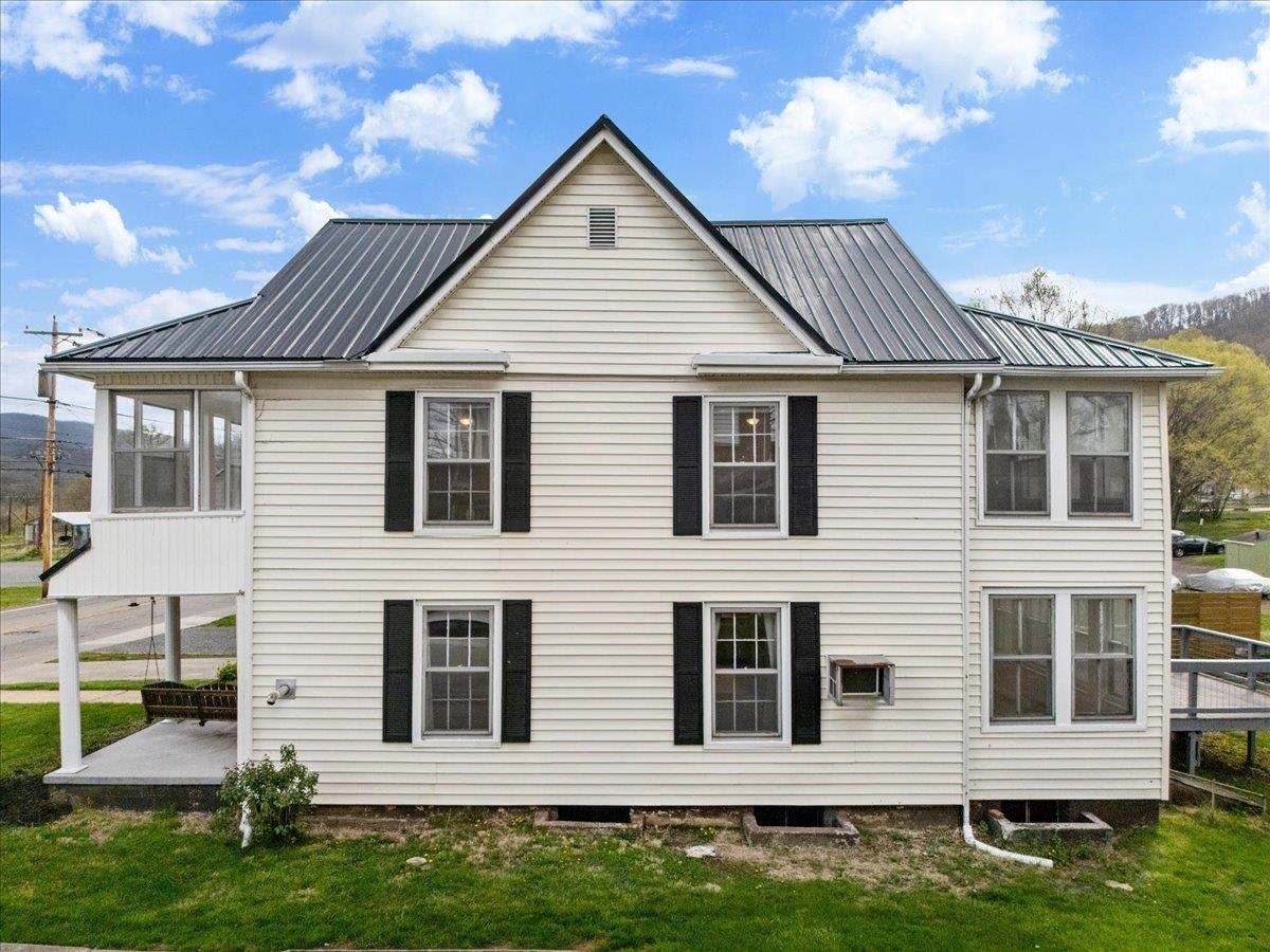 504 Main Street Narrows VA 24124