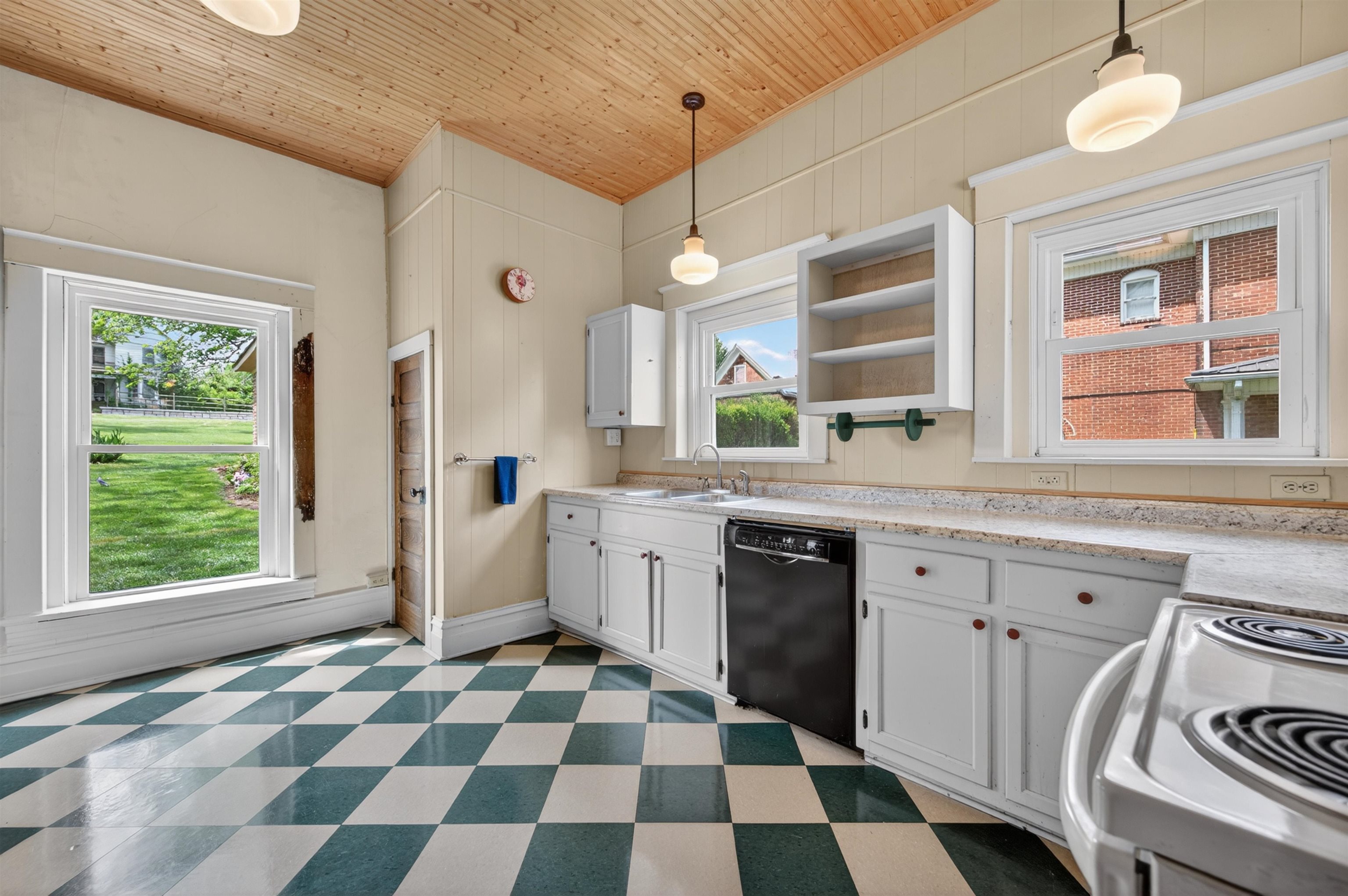305 W Baumgardner Avenue Rural Retreat VA 24368