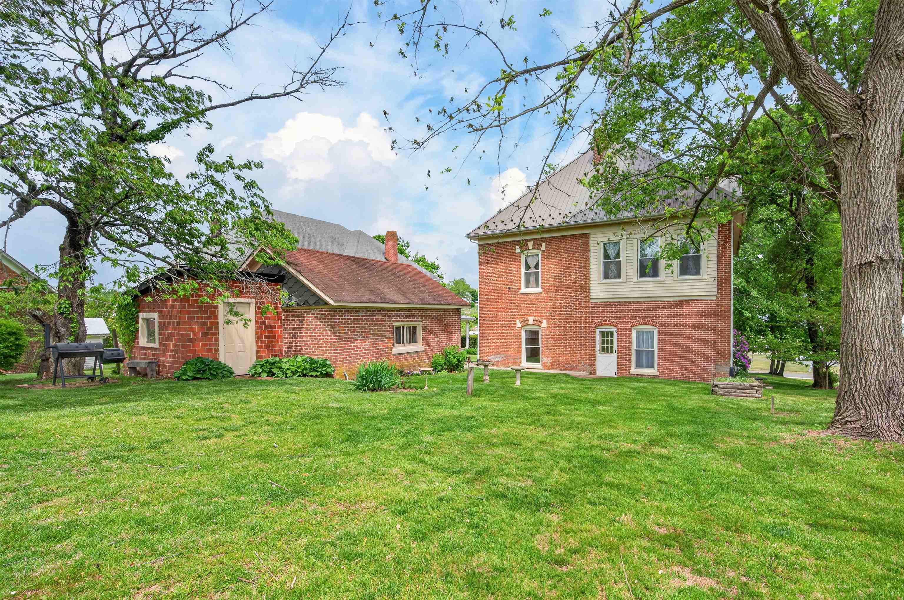305 W Baumgardner Avenue Rural Retreat VA 24368