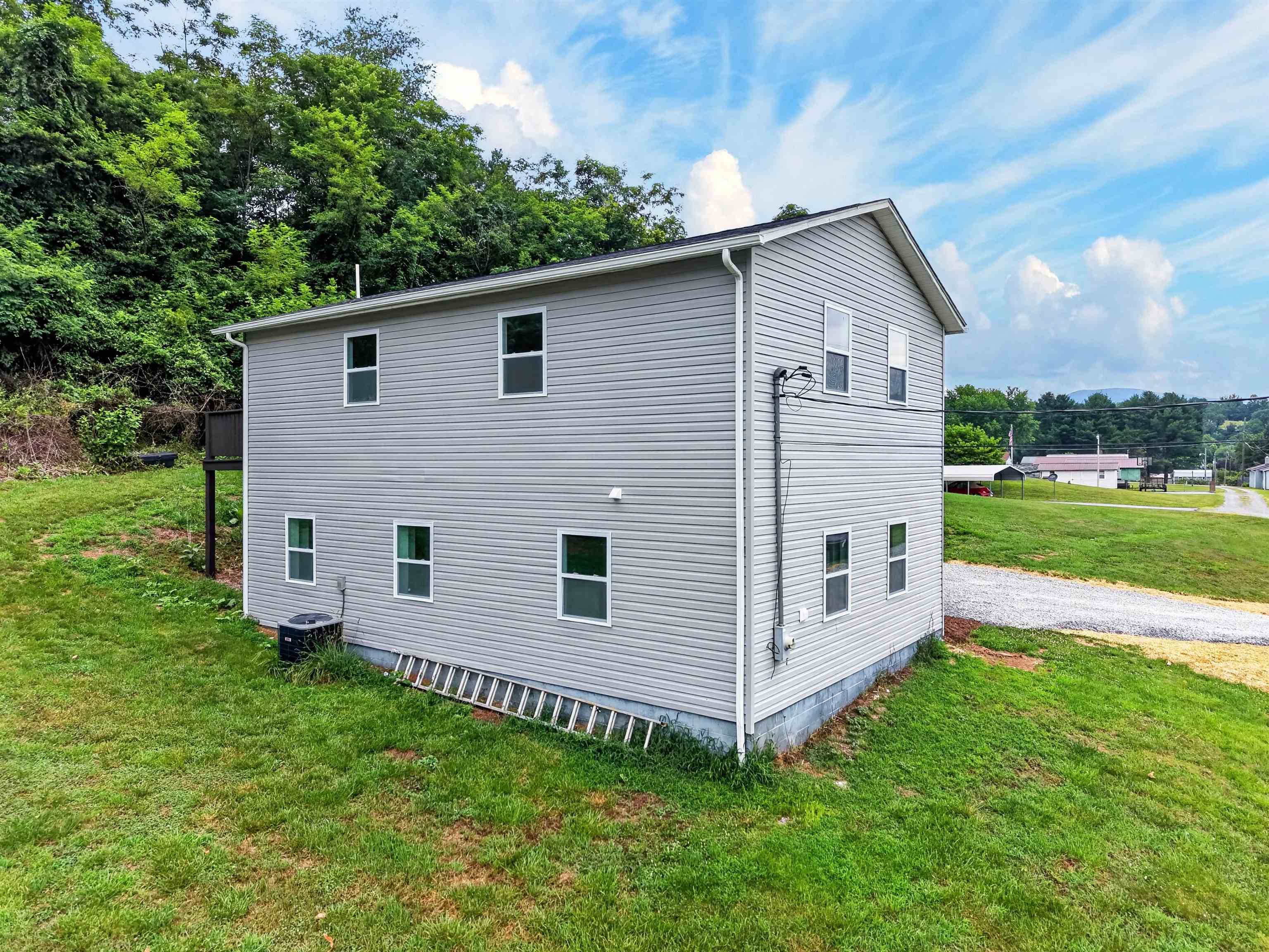 125 Dill Street Narrows VA 24124
