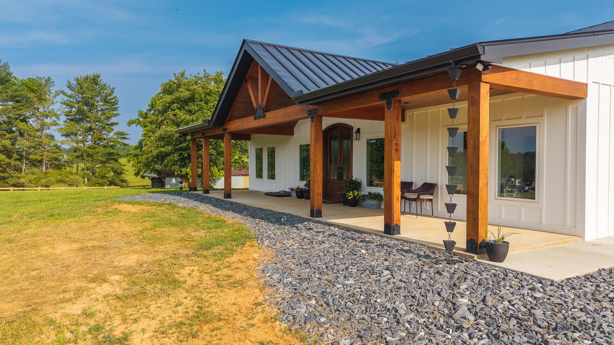 2822 Huffville Road Pilot VA 24138