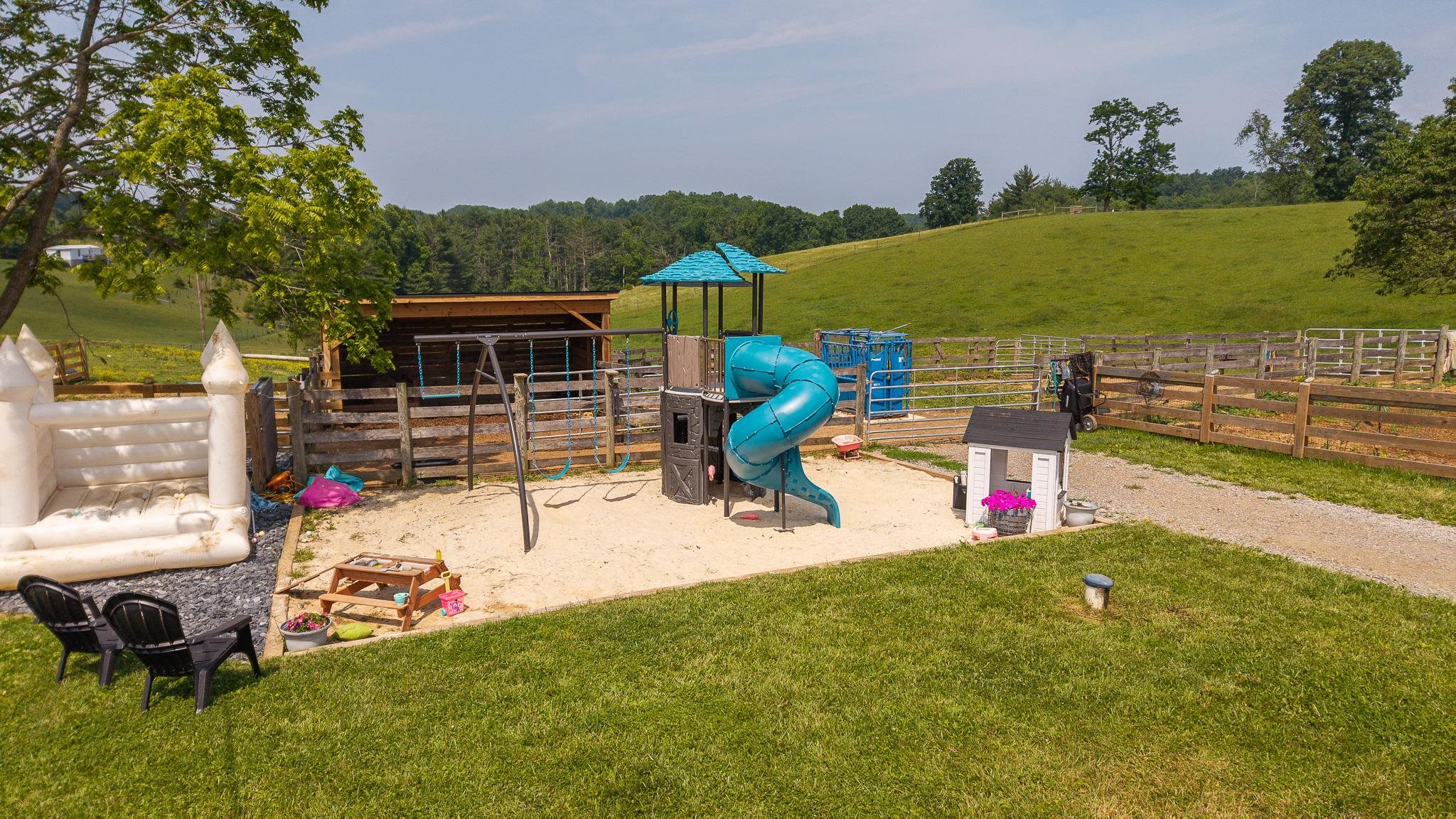 2822 Huffville Road Pilot VA 24138