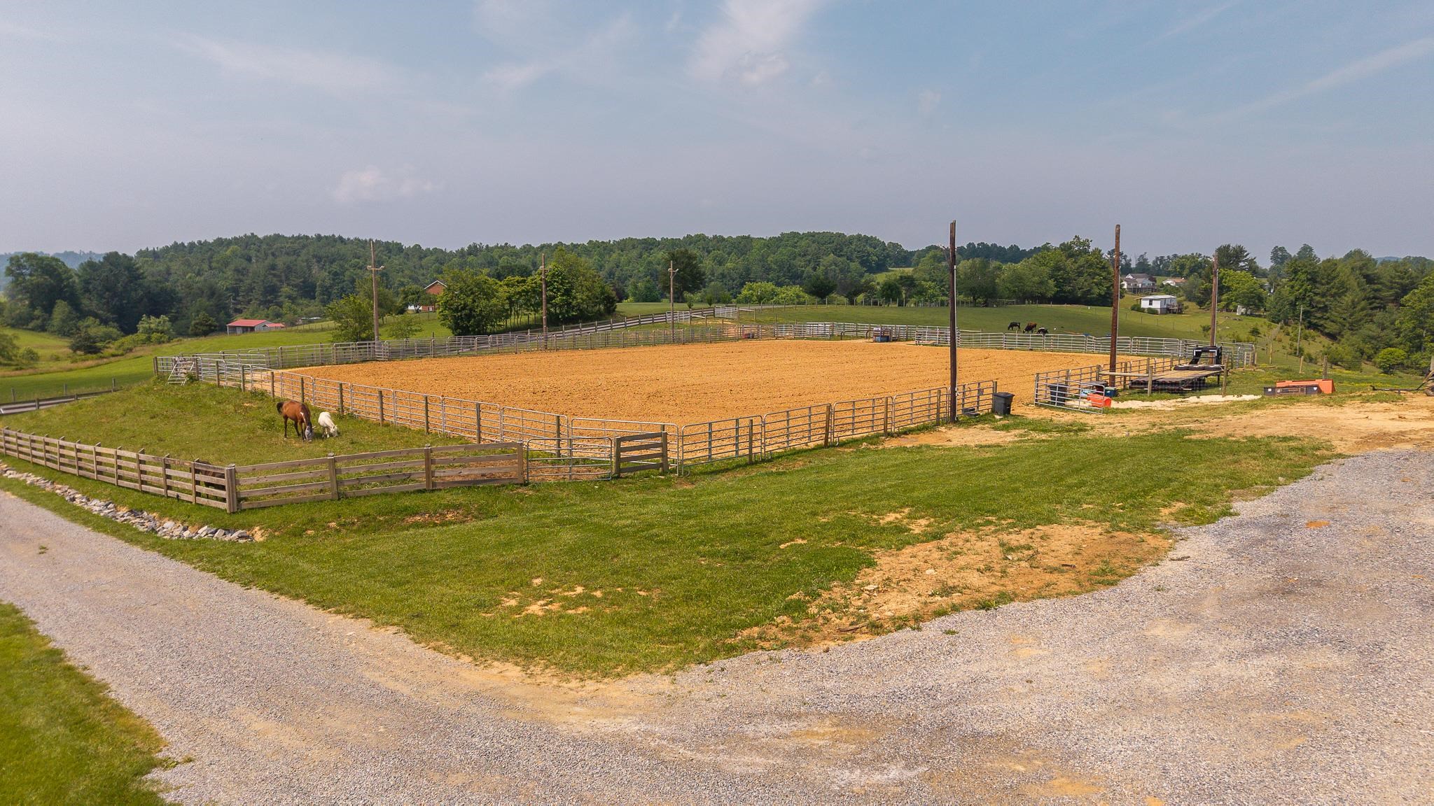 2822 Huffville Road Pilot VA 24138