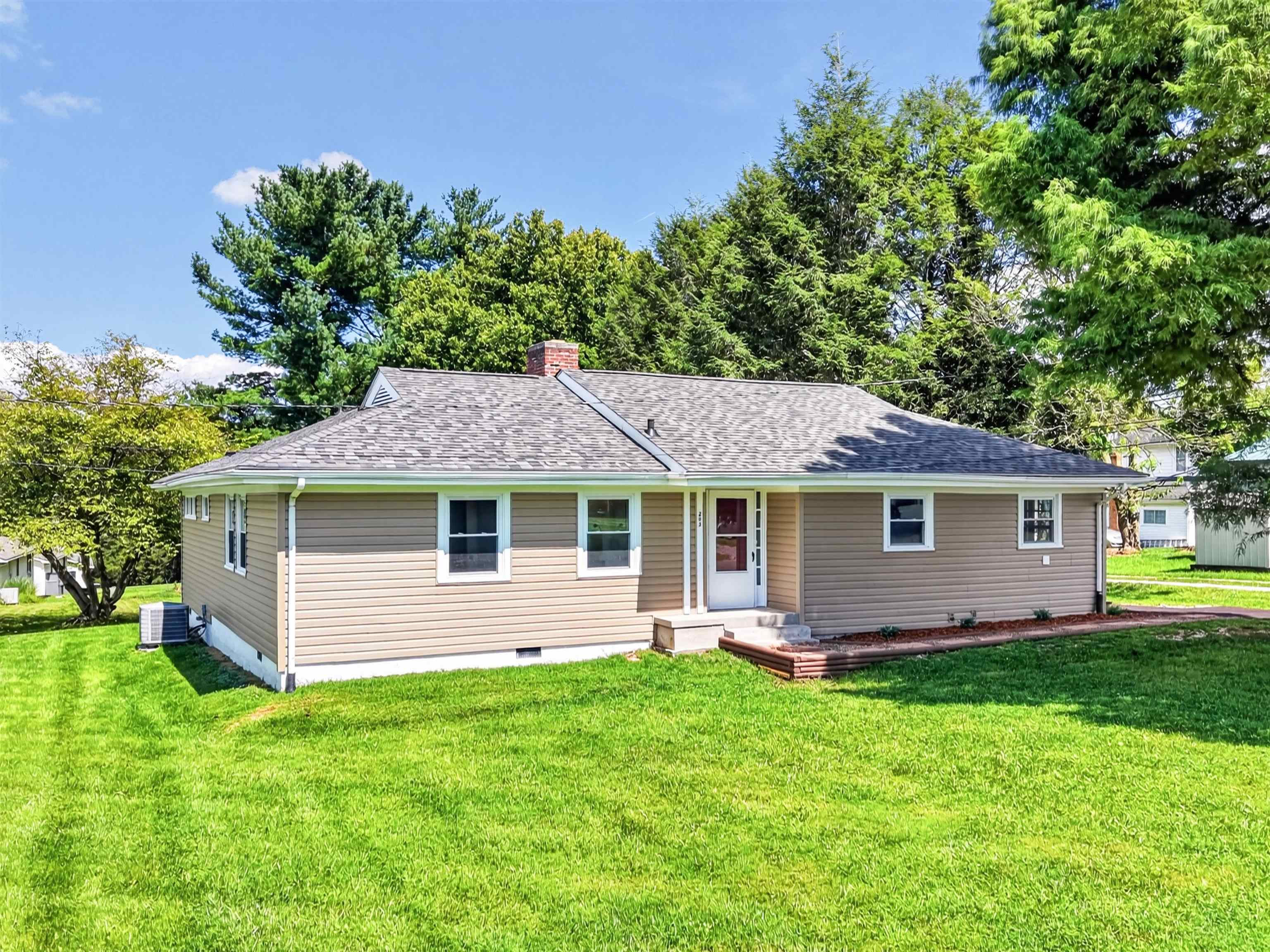 203 Taylor Street Radford VA 24141