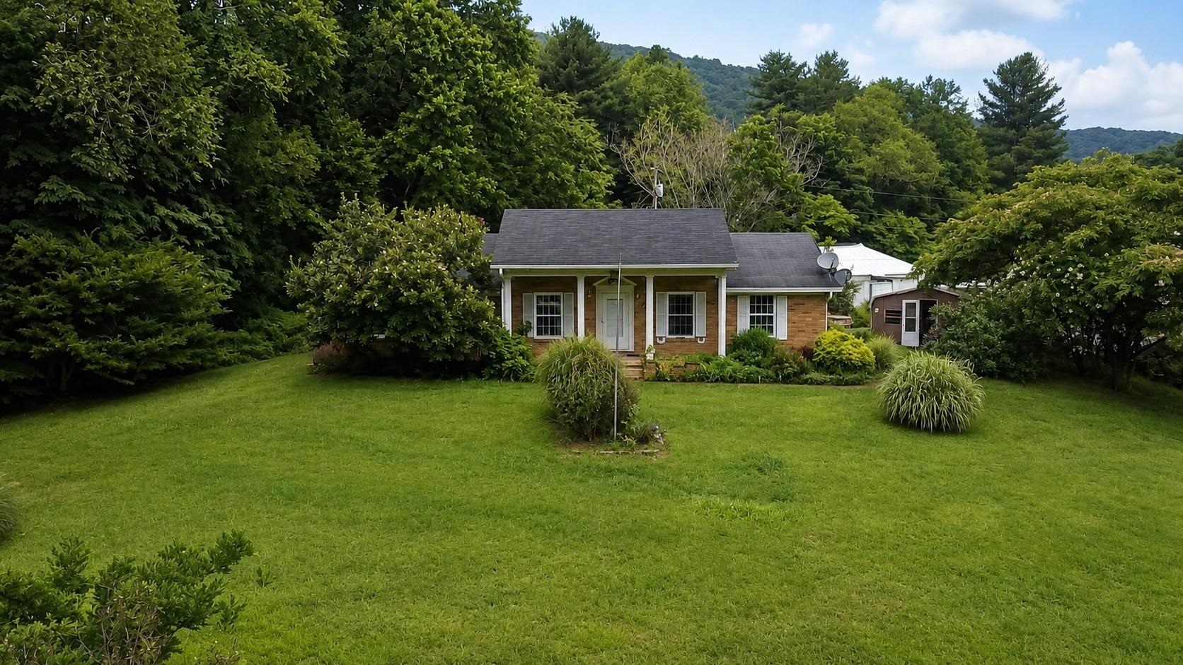 92 SE Fawn Lane SE Rocky Gap VA 24366
