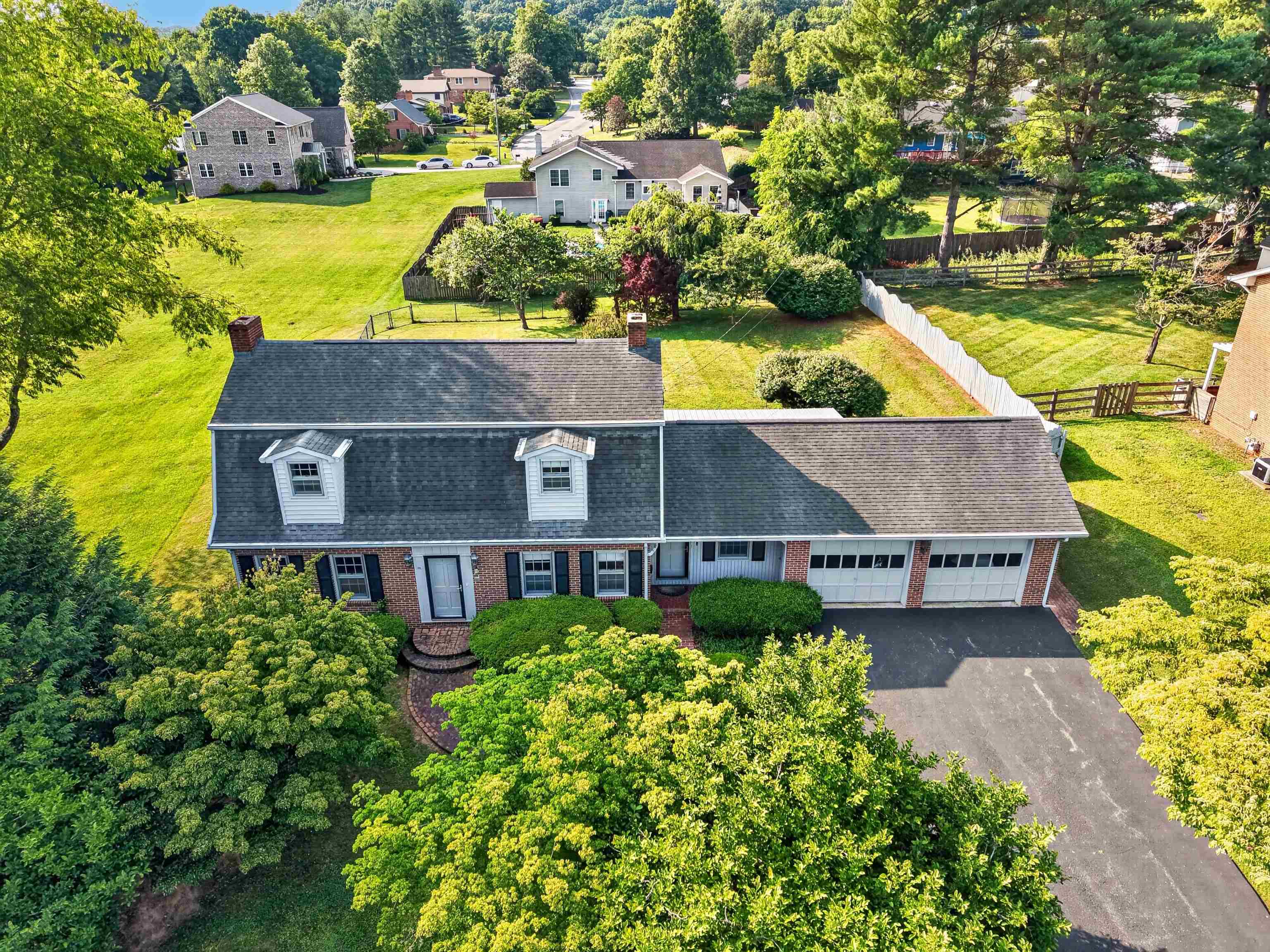 4 8th Street Radford VA 24141