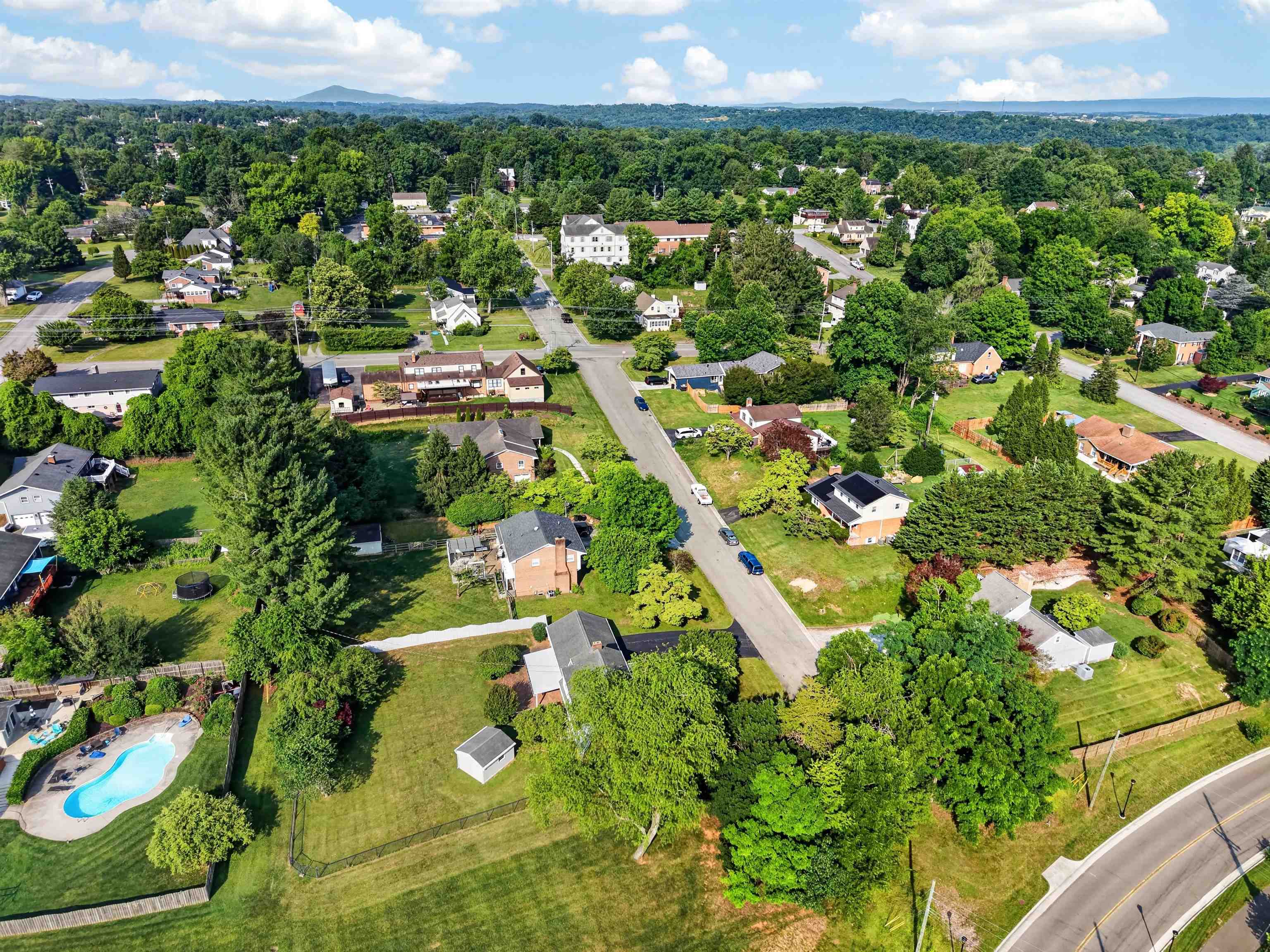 4 8th Street Radford VA 24141