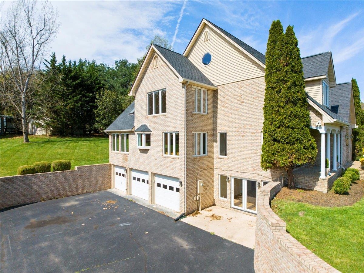 855 Deercroft Drive Blacksburg VA 24060