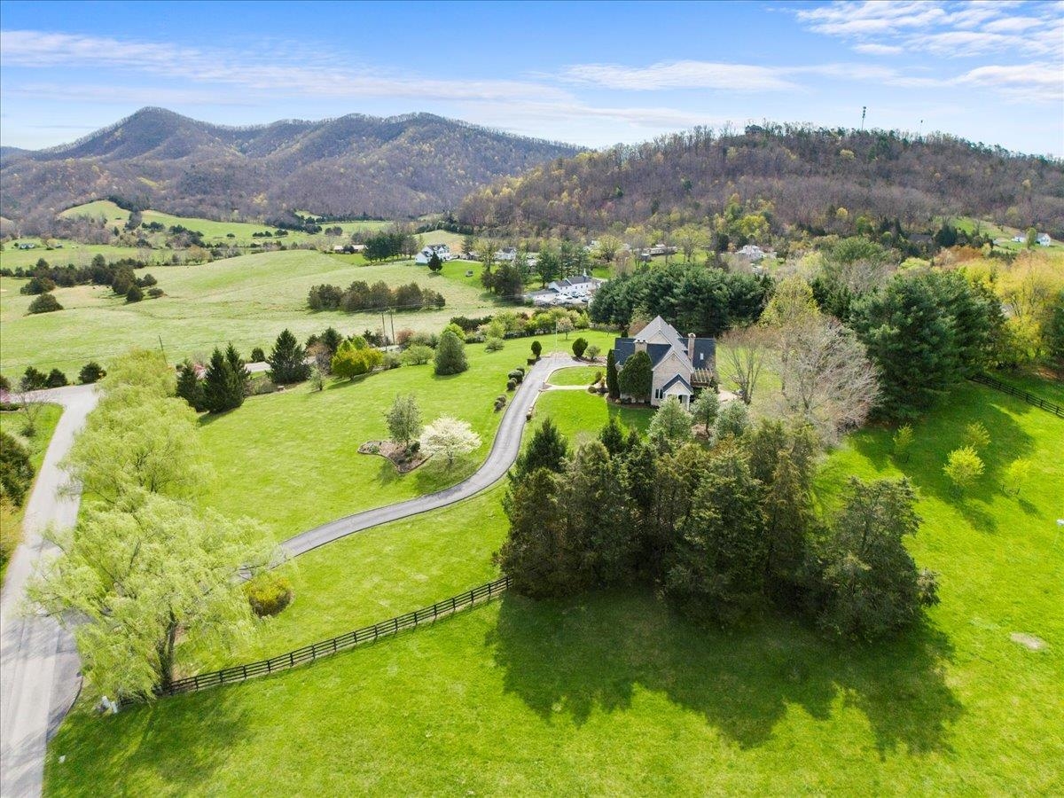 855 Deercroft Drive Blacksburg VA 24060