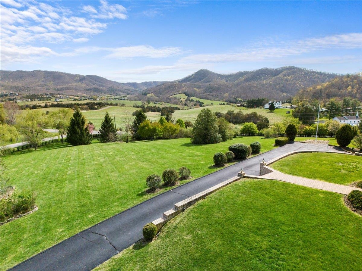 855 Deercroft Drive Blacksburg VA 24060