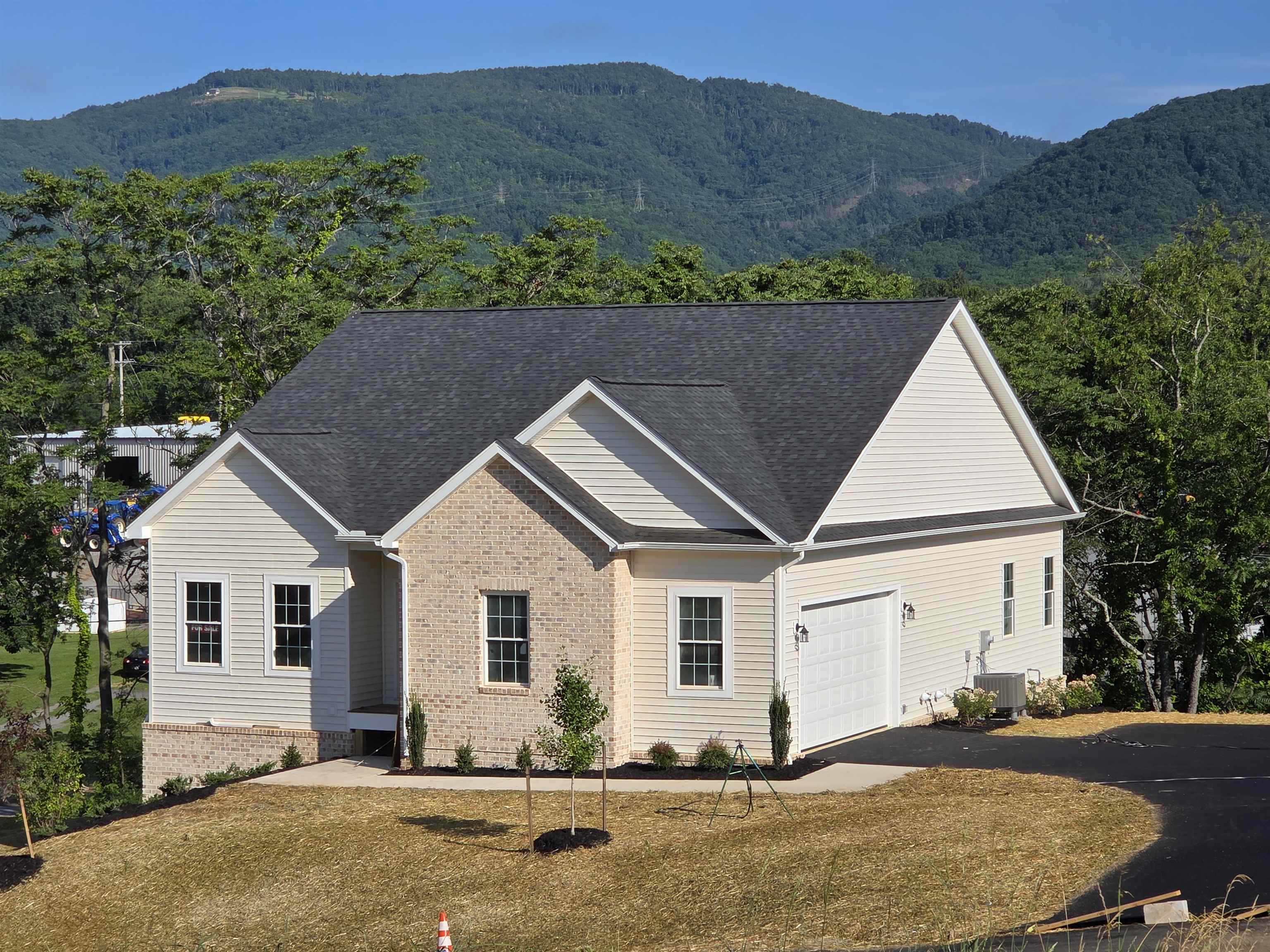 5548 Old Grove Lane Salem VA 24153