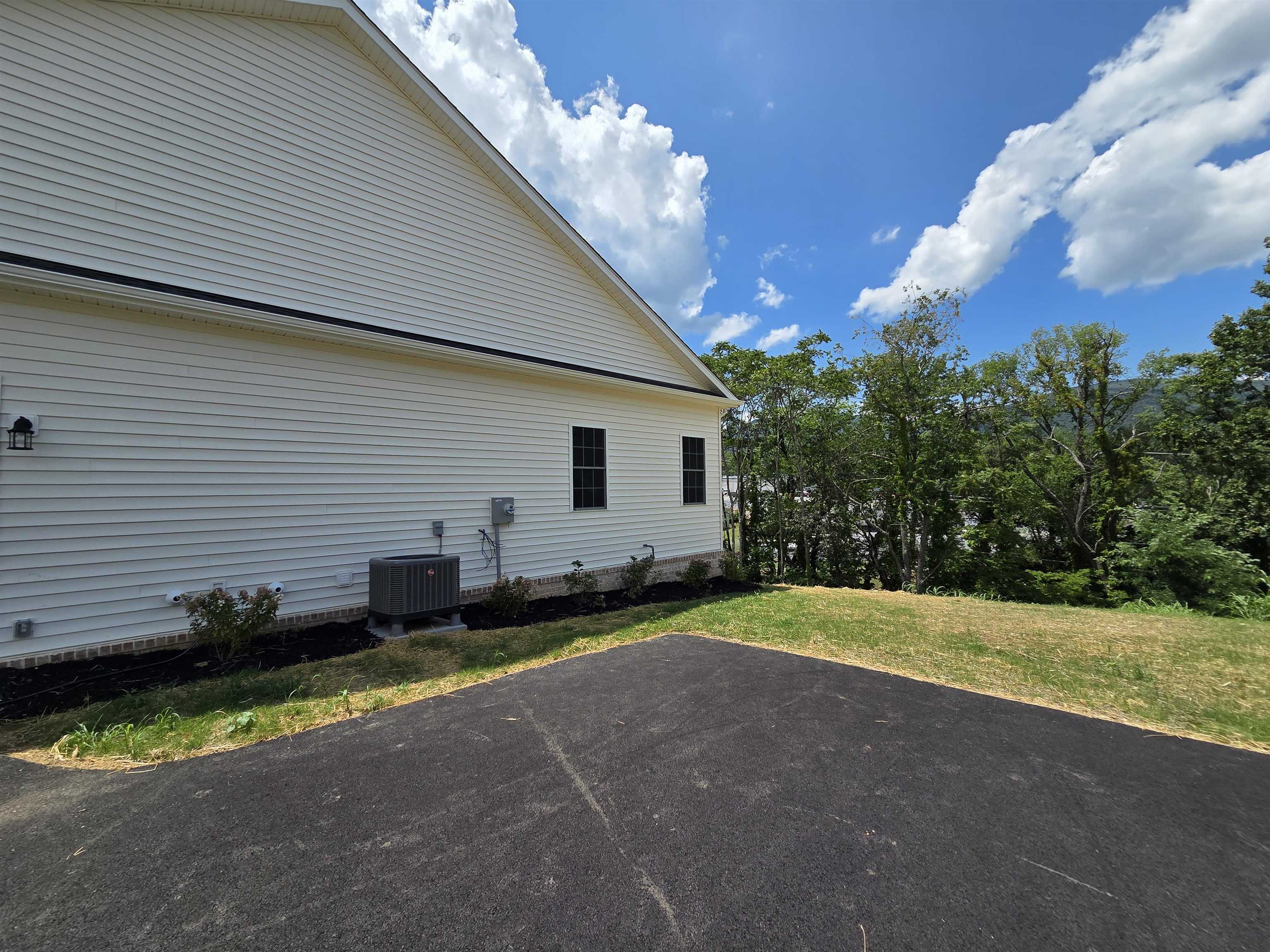 5548 Old Grove Lane Salem VA 24153