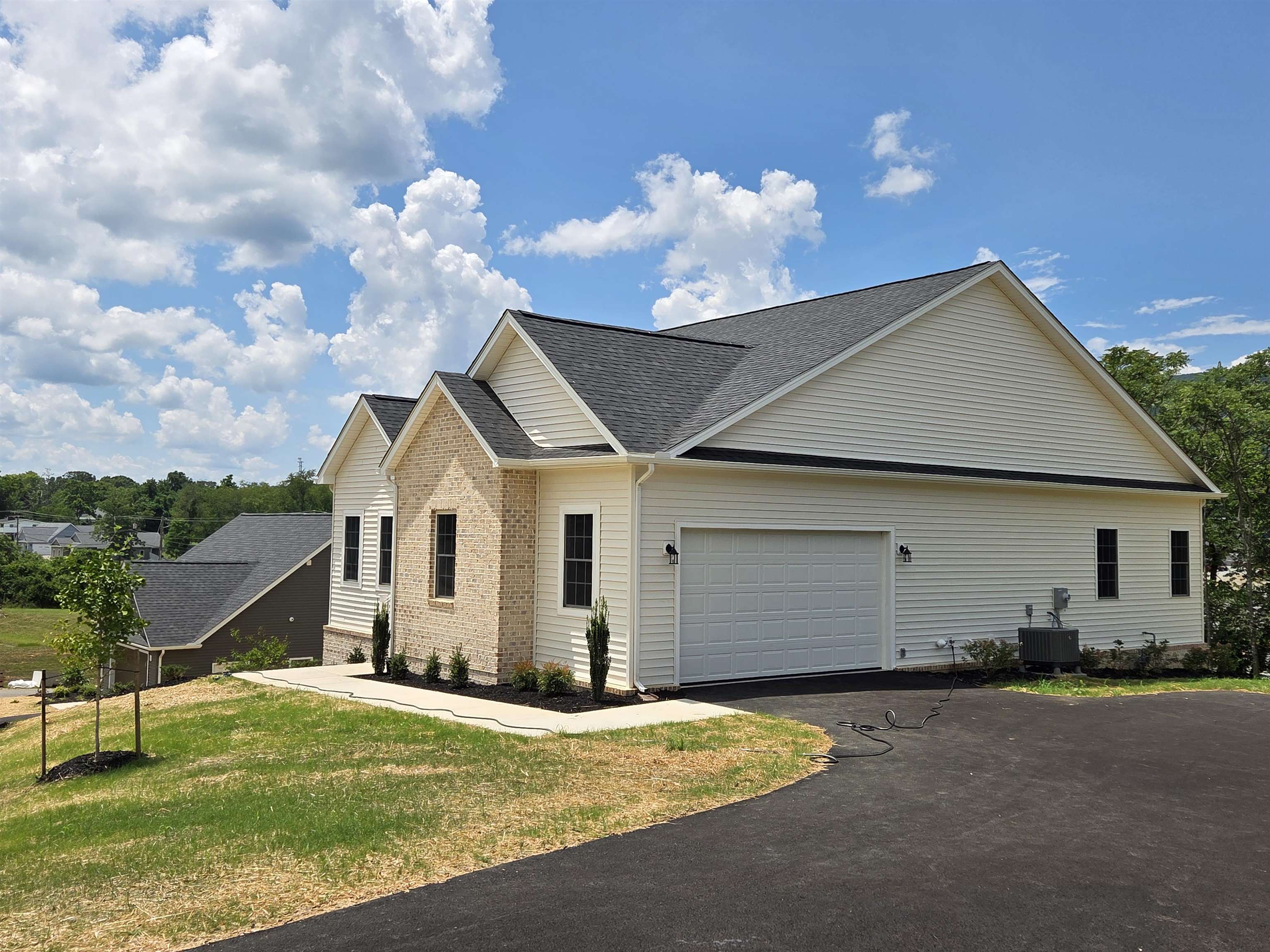 5548 Old Grove Lane Salem VA 24153