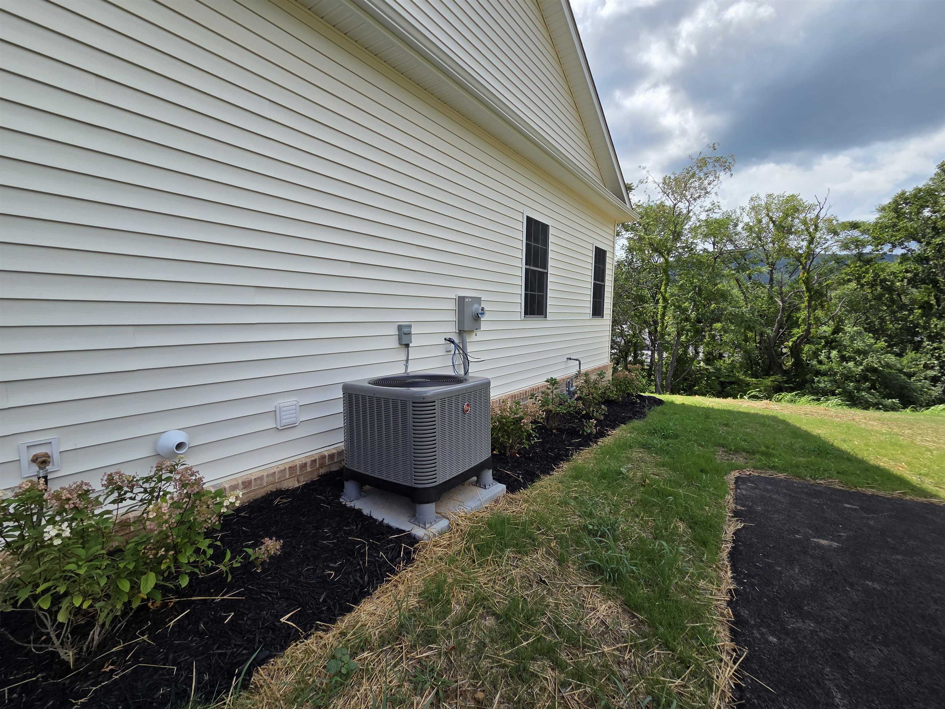 5548 Old Grove Lane Salem VA 24153