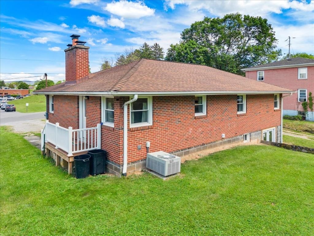 500 Woodrum Street Pearisburg VA 24134