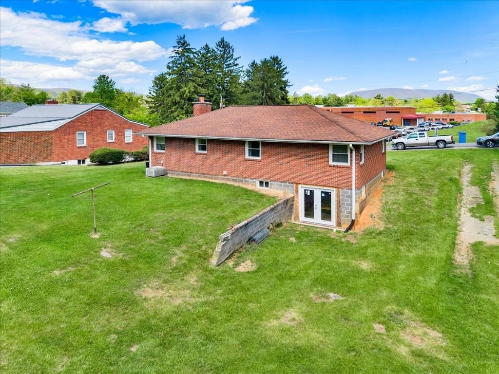 500 Woodrum Street Pearisburg VA 24134