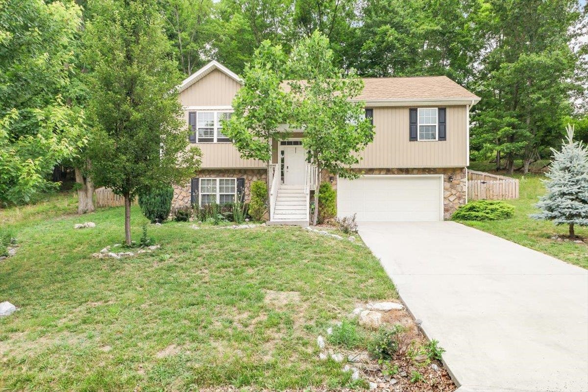 1048 St Claire Lane Christiansburg VA 24073