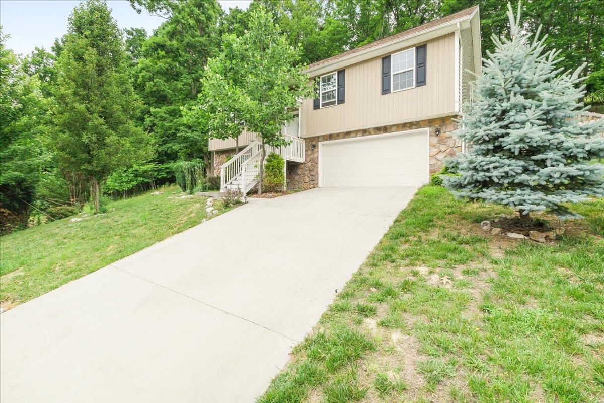 1048 St Claire Lane Christiansburg VA 24073