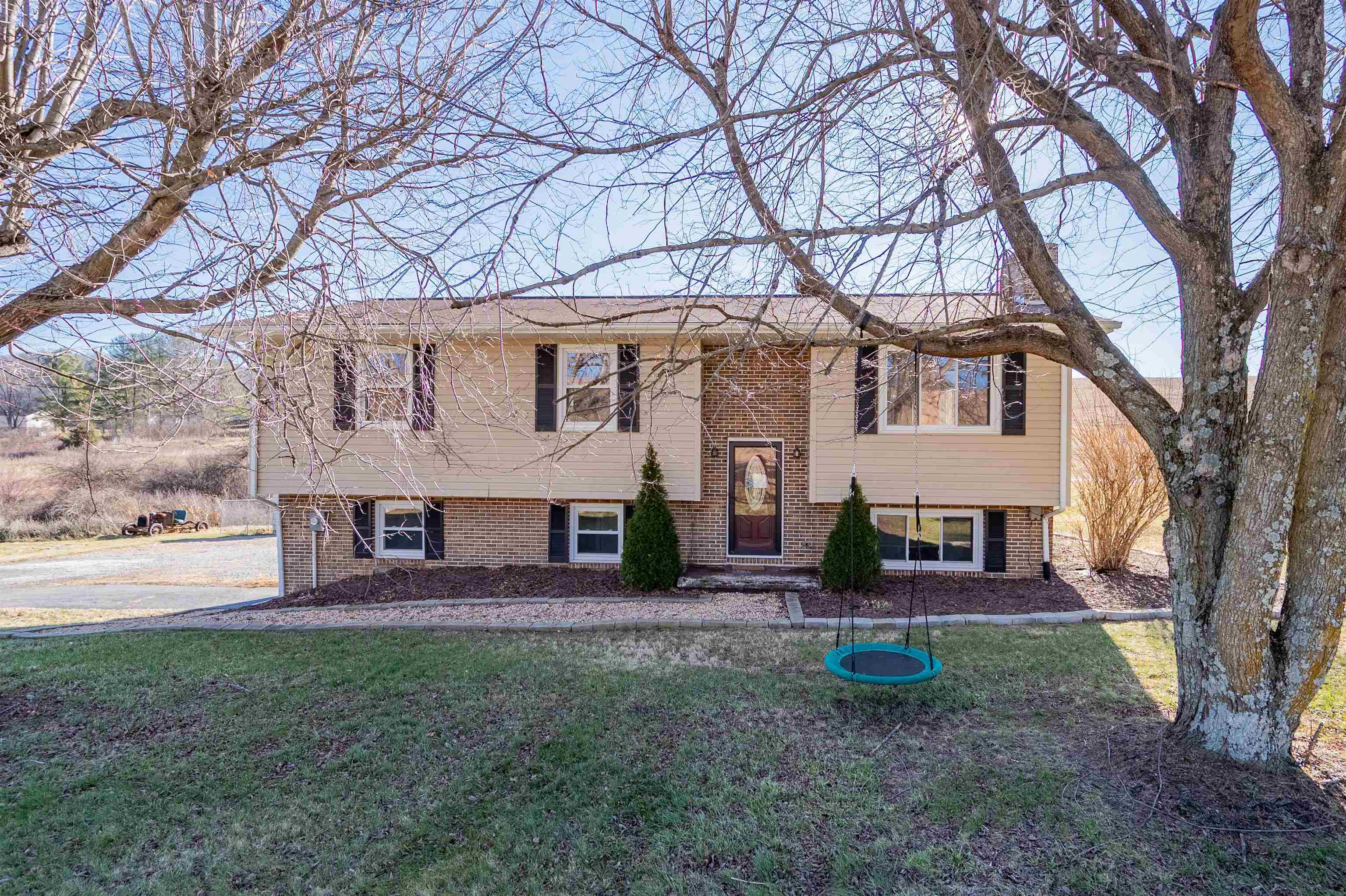 6830 S Scenic Highway Bland VA 24315