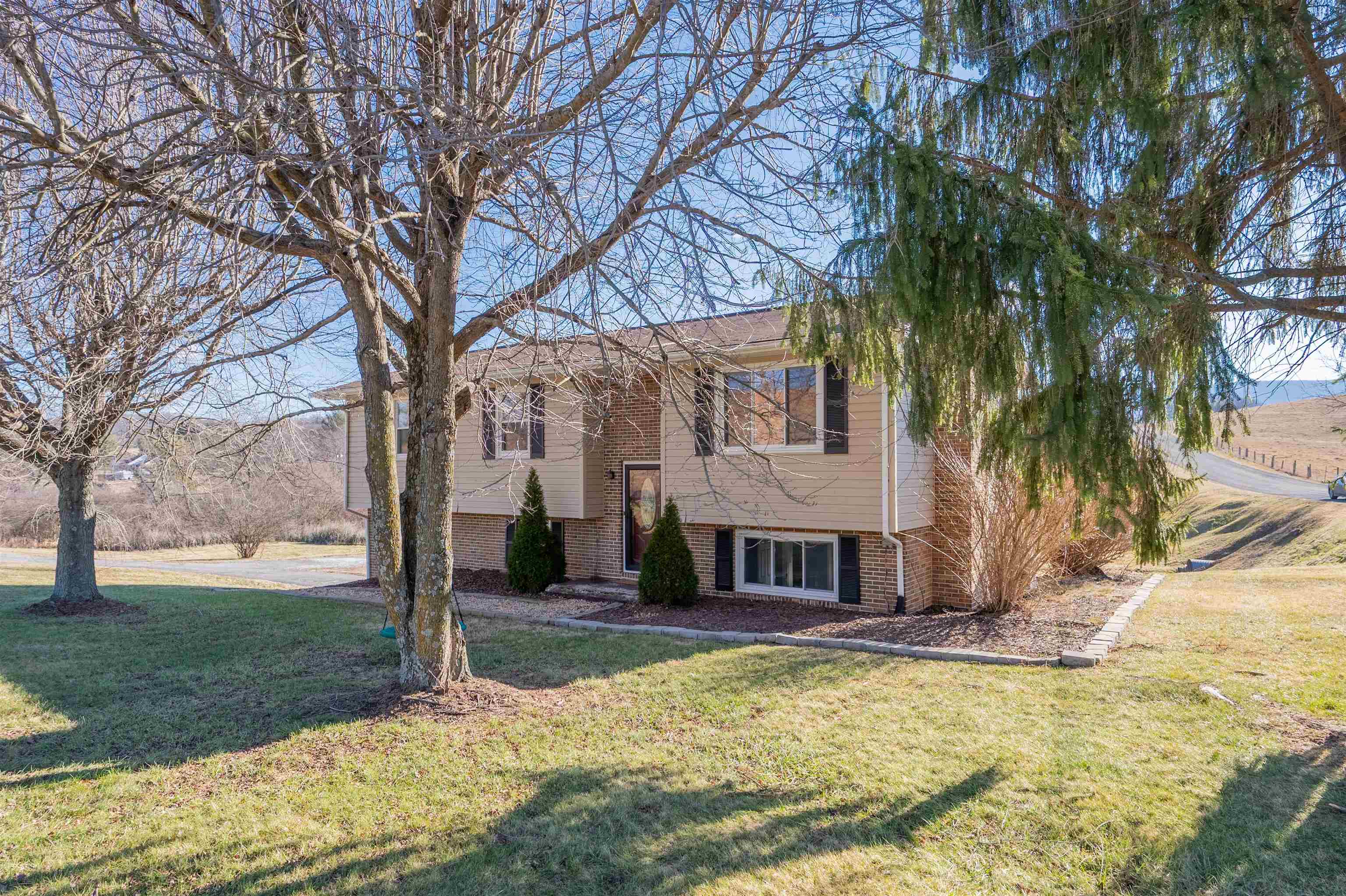 6830 S Scenic Highway Bland VA 24315