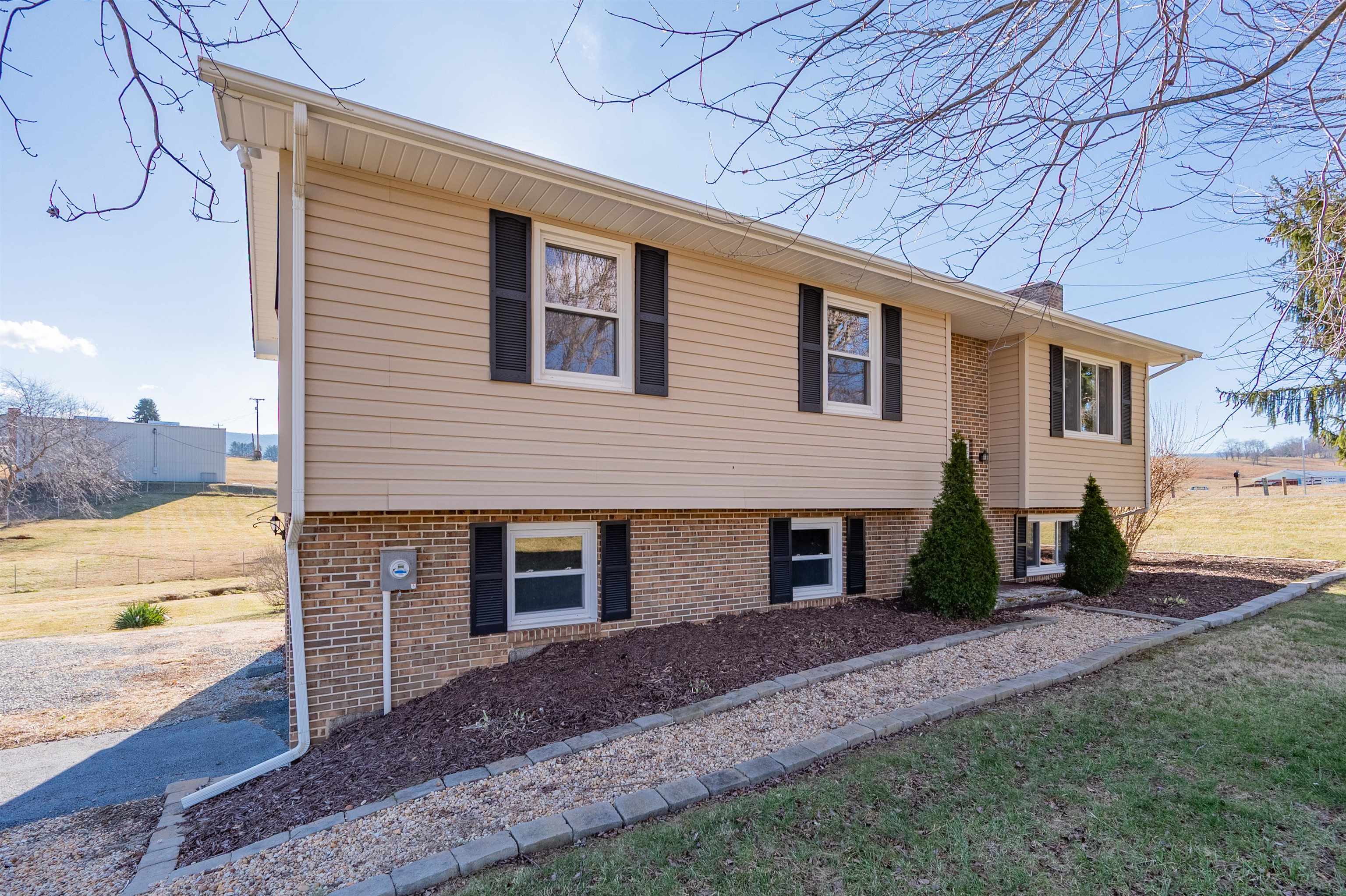 6830 S Scenic Highway Bland VA 24315