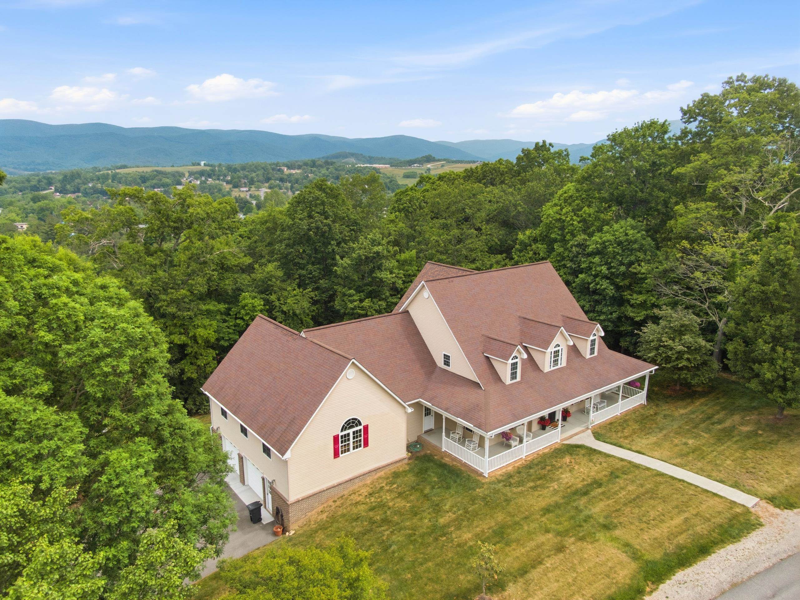 101 Darden Drive Pearisburg VA 24134