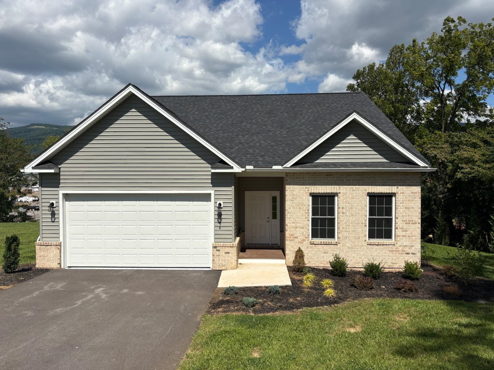 5594 Old Grove Lane Salem VA 24153
