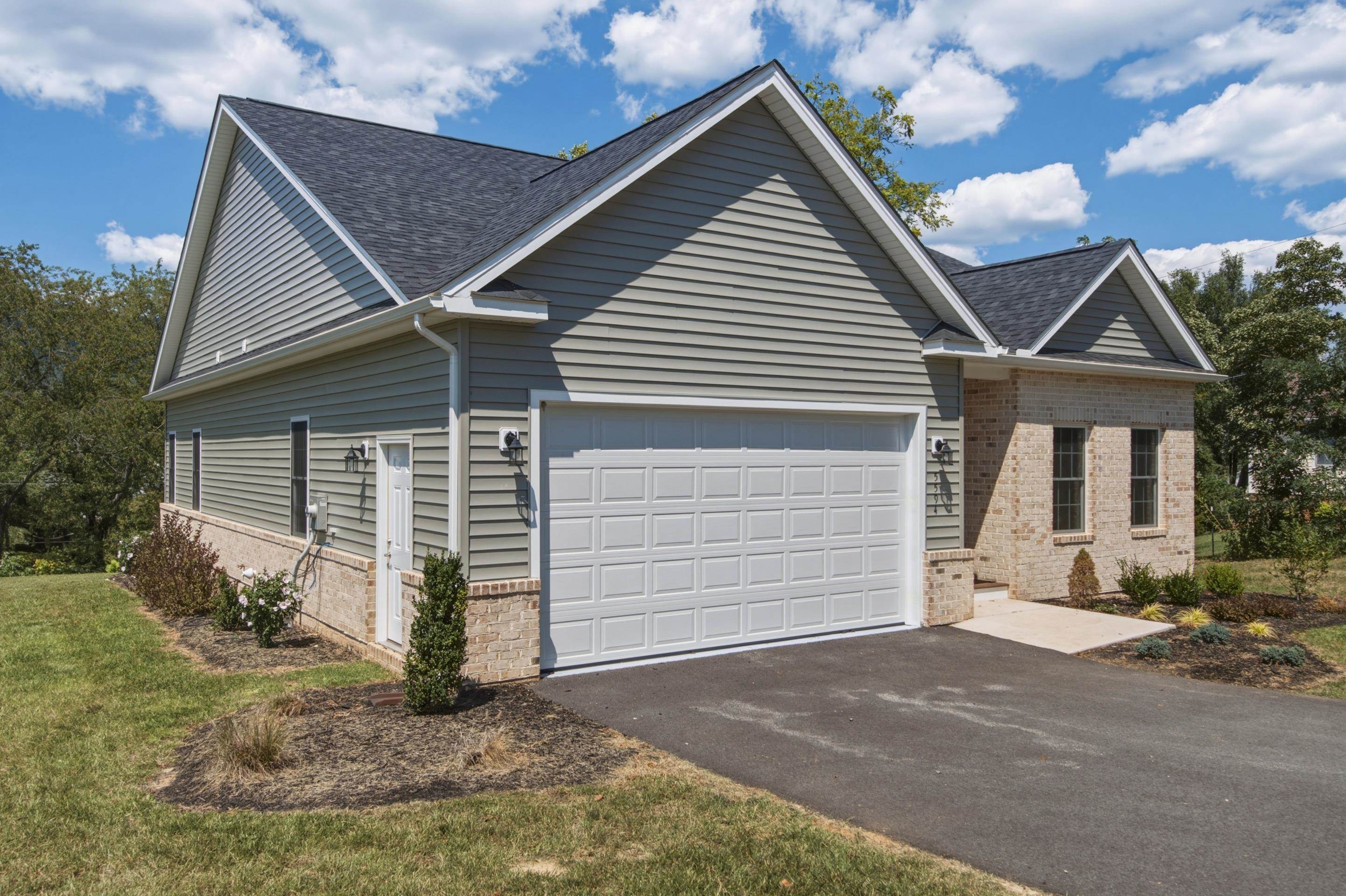 5594 Old Grove Lane Salem VA 24153