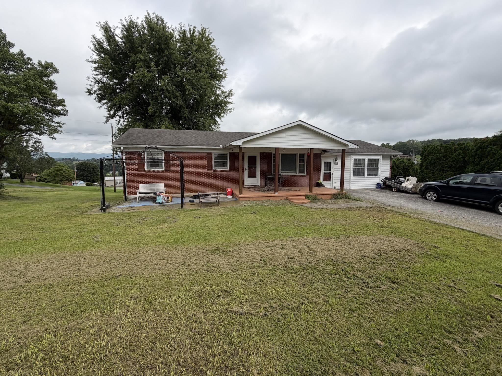 4326 Sunny View Heights Loop Pulaski VA 24301