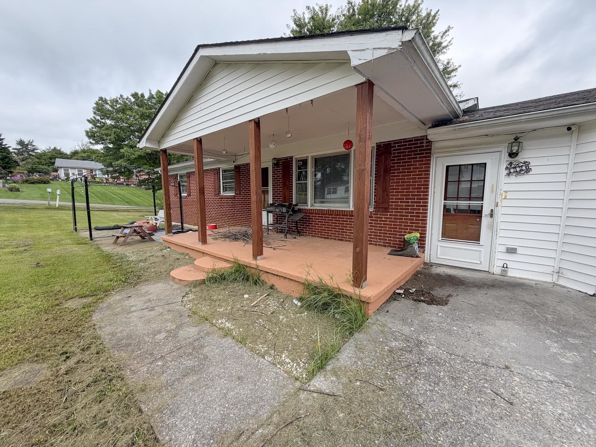 4326 Sunny View Heights Loop Pulaski VA 24301