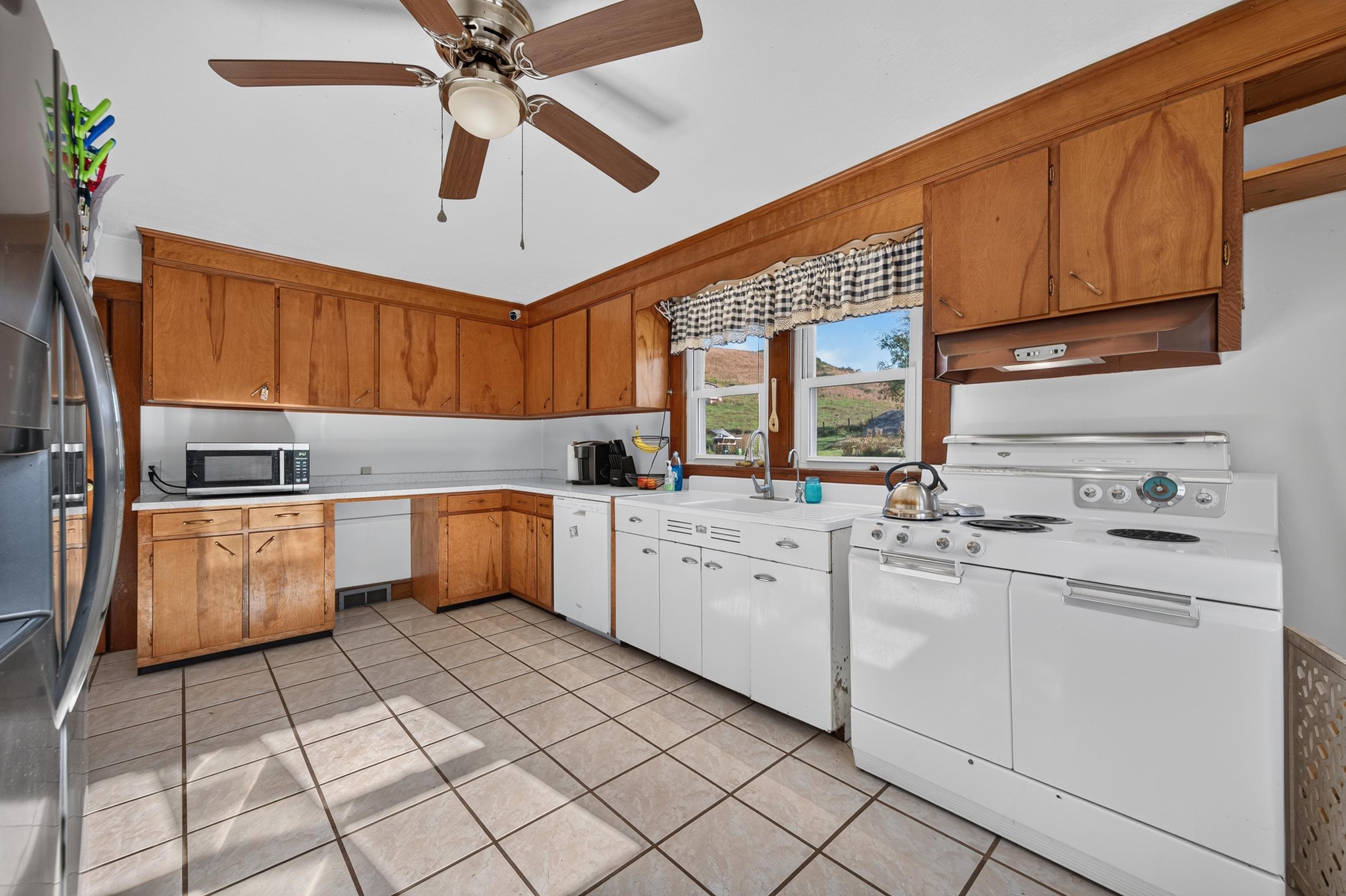 8557 Spring Valley Road Fries VA 24330