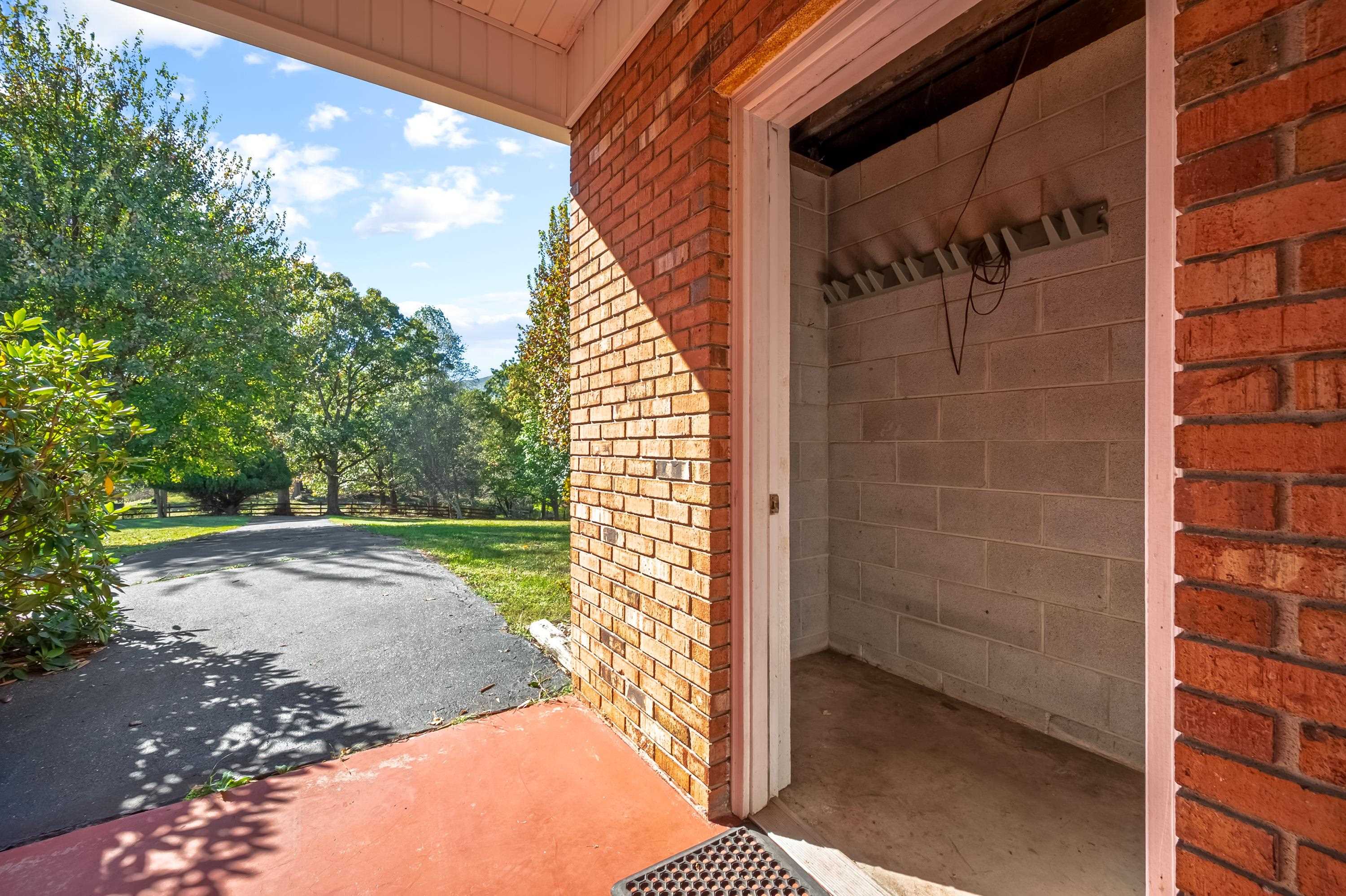 207 Broad Hollow Road Pearisburg VA 24134