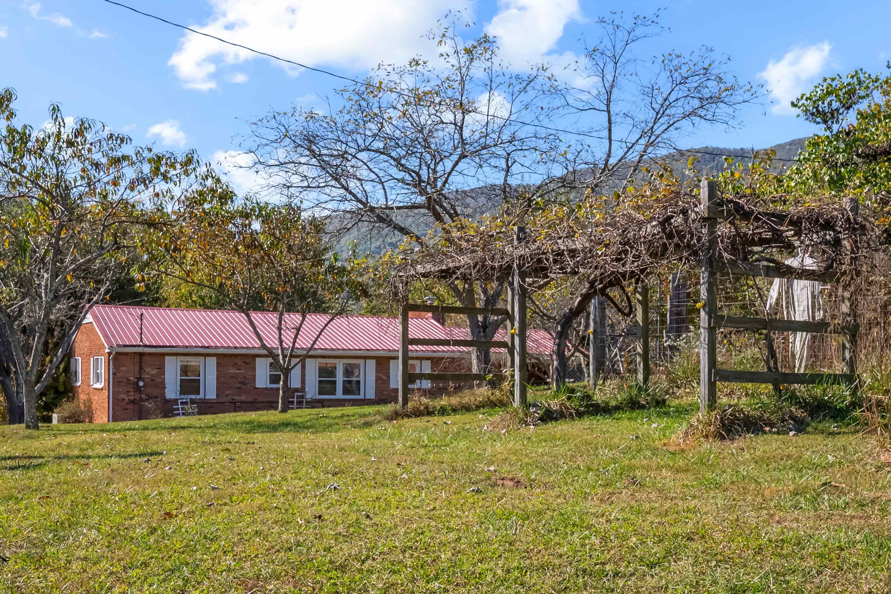 207 Broad Hollow Road Pearisburg VA 24134