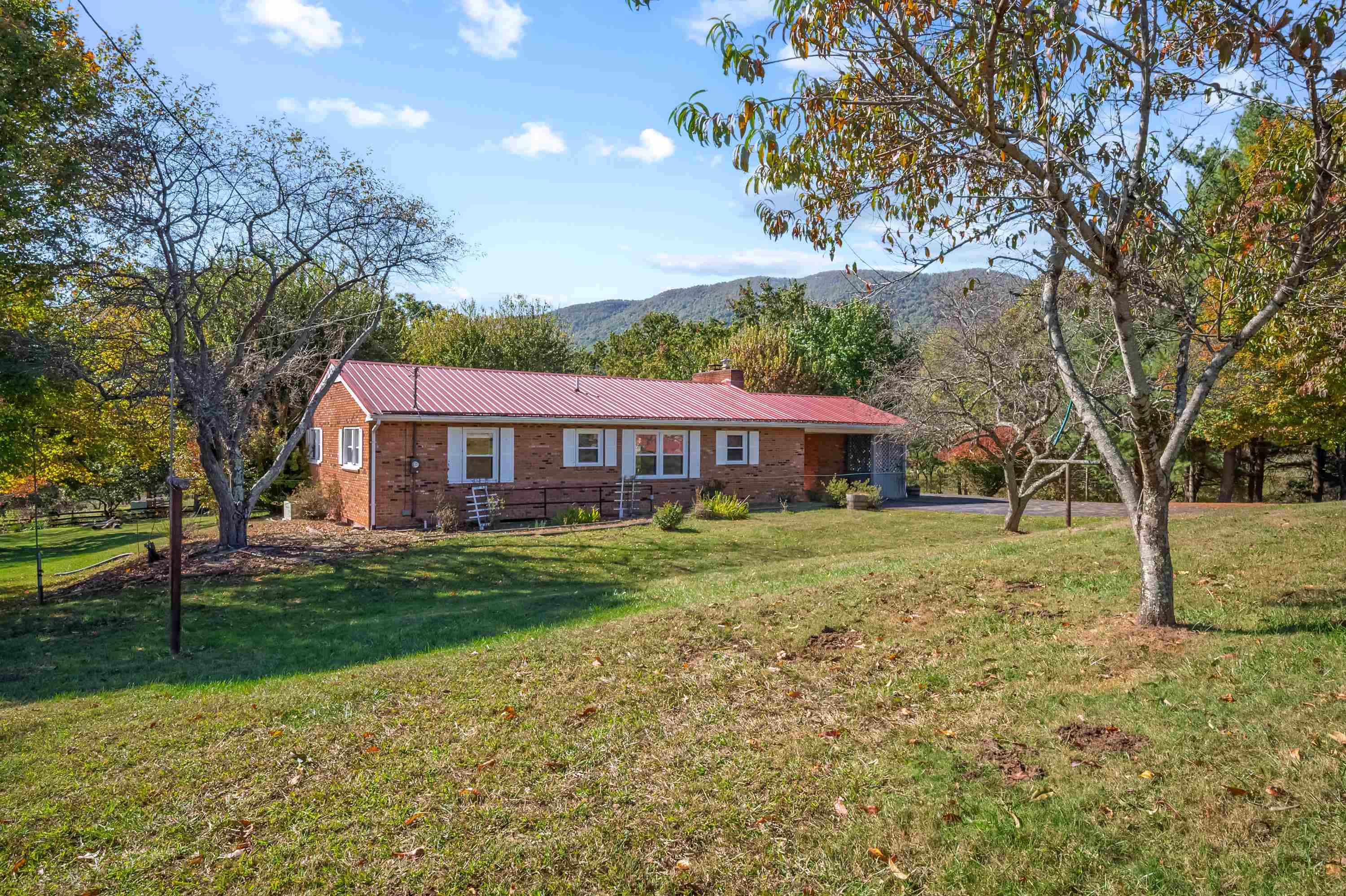 207 Broad Hollow Road Pearisburg VA 24134