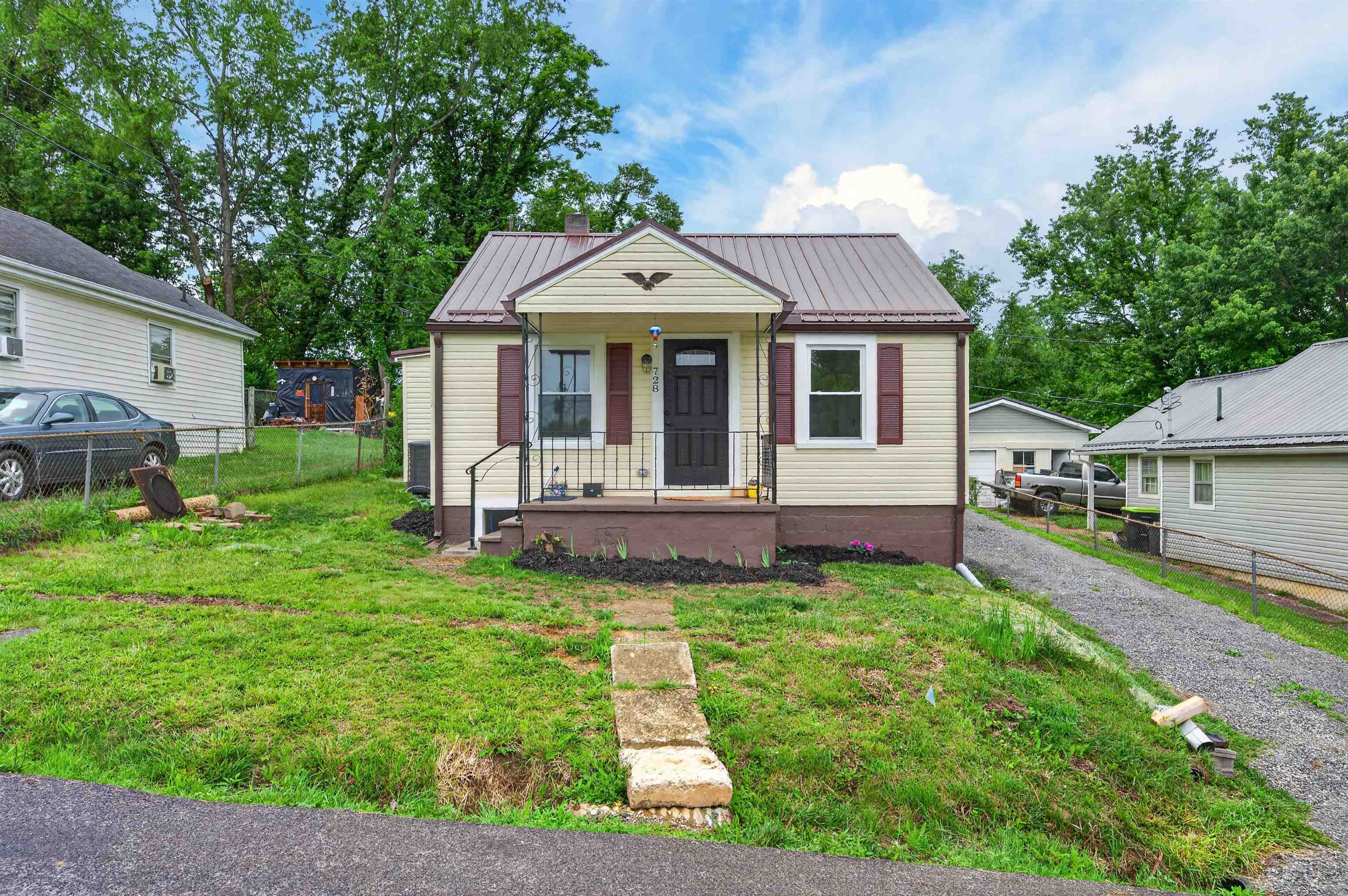 728 Elizabeth Street Pulaski VA 24301