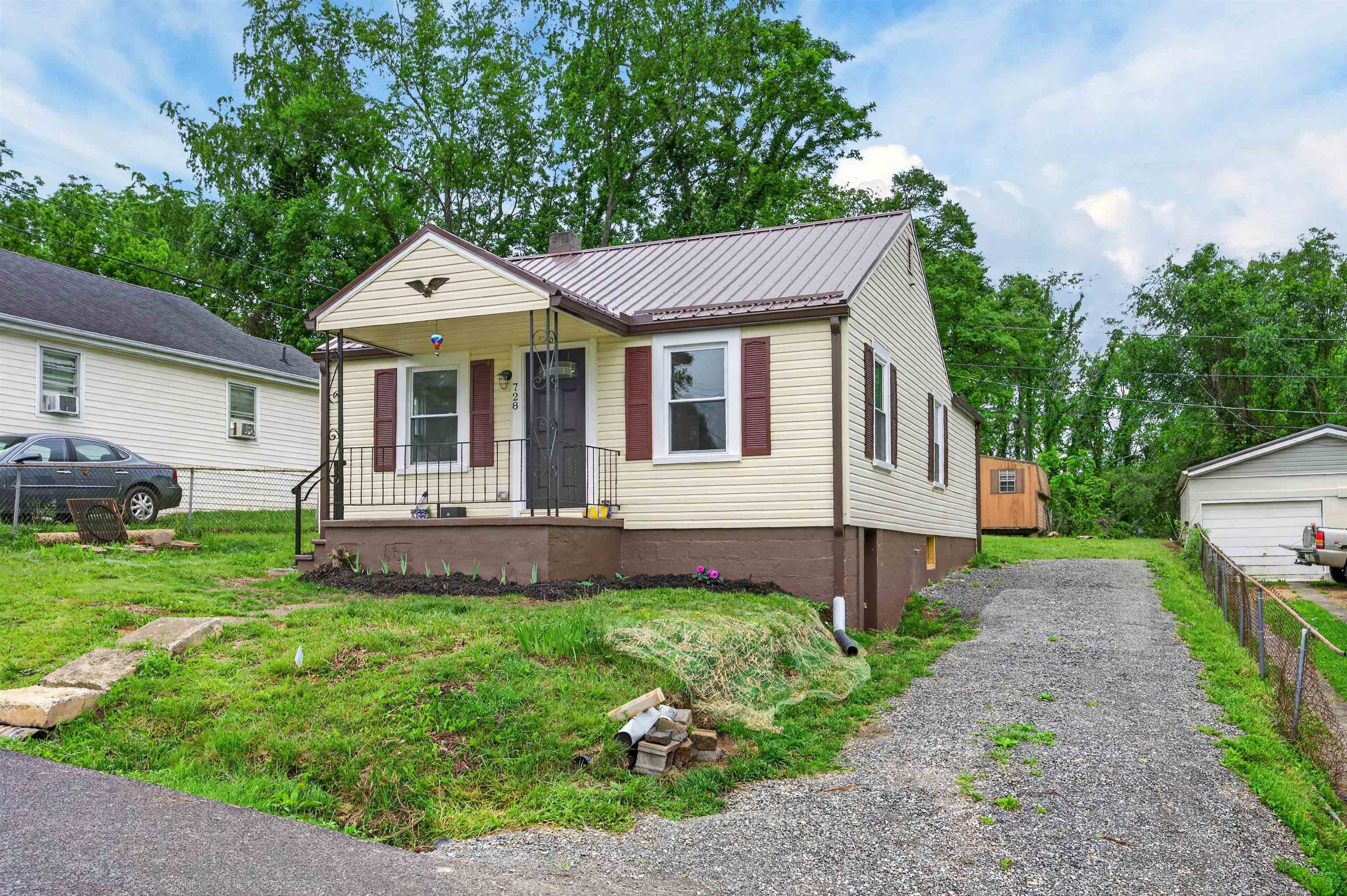 728 Elizabeth Street Pulaski VA 24301