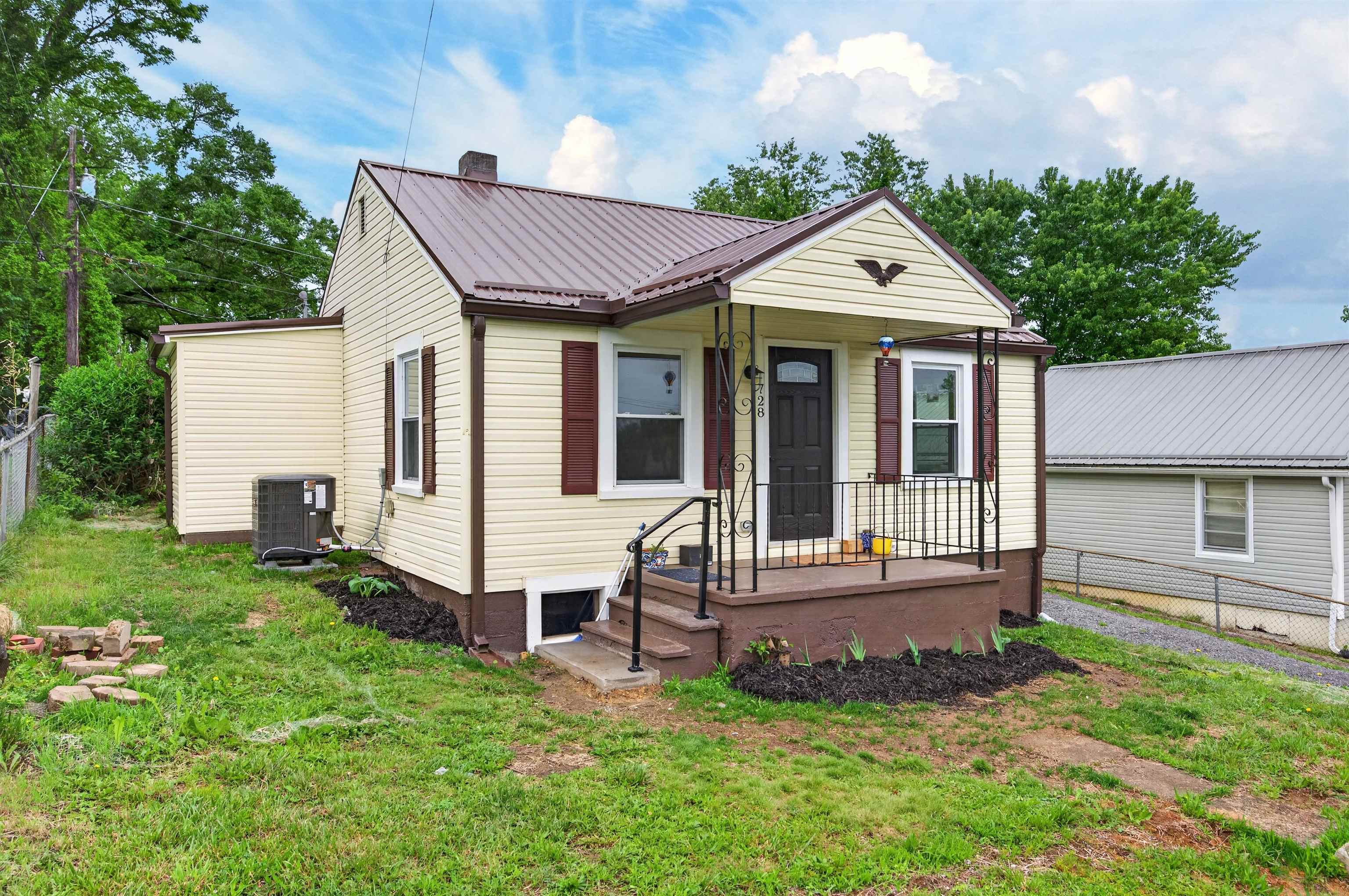 728 Elizabeth Street Pulaski VA 24301