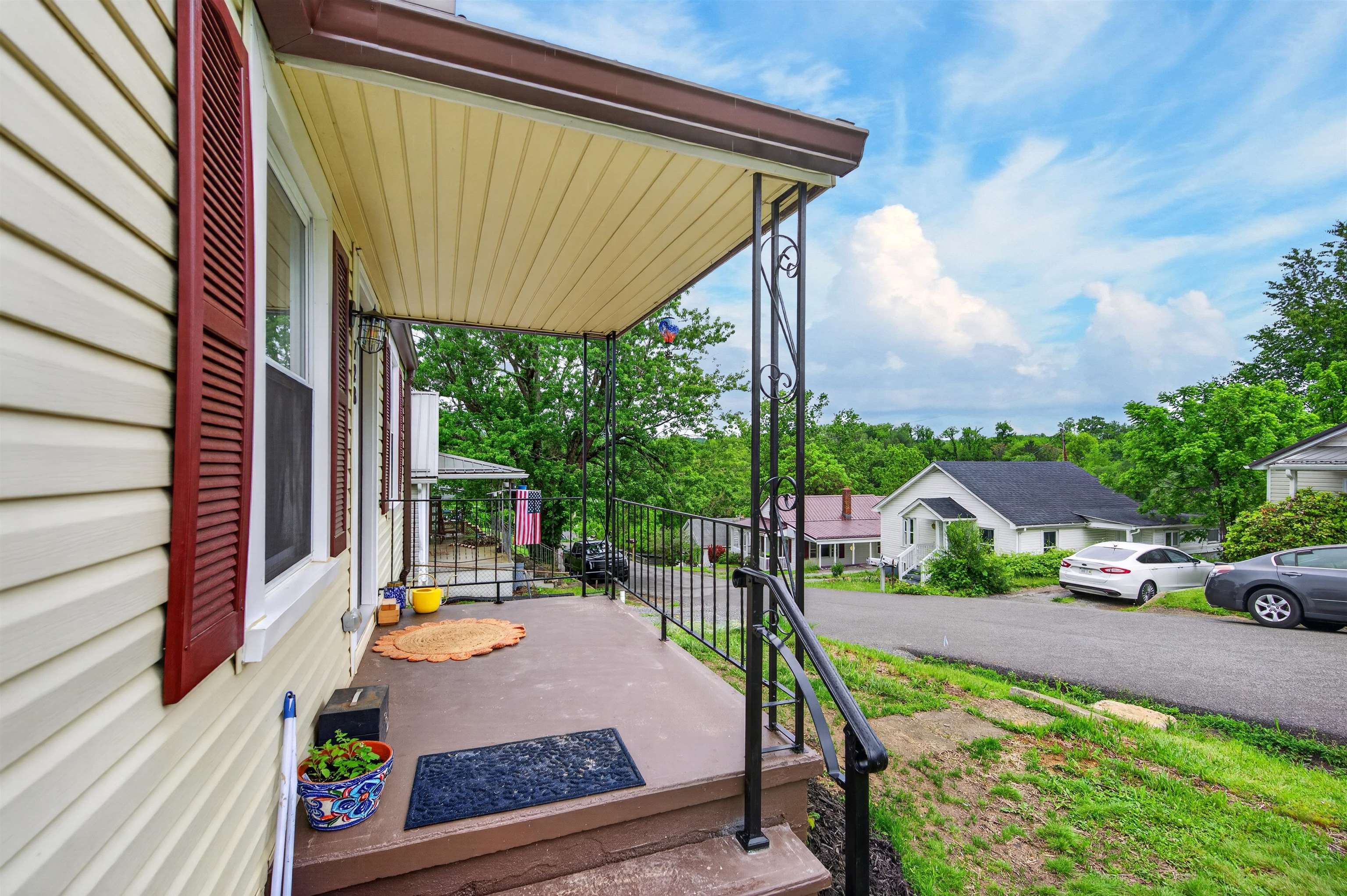 728 Elizabeth Street Pulaski VA 24301