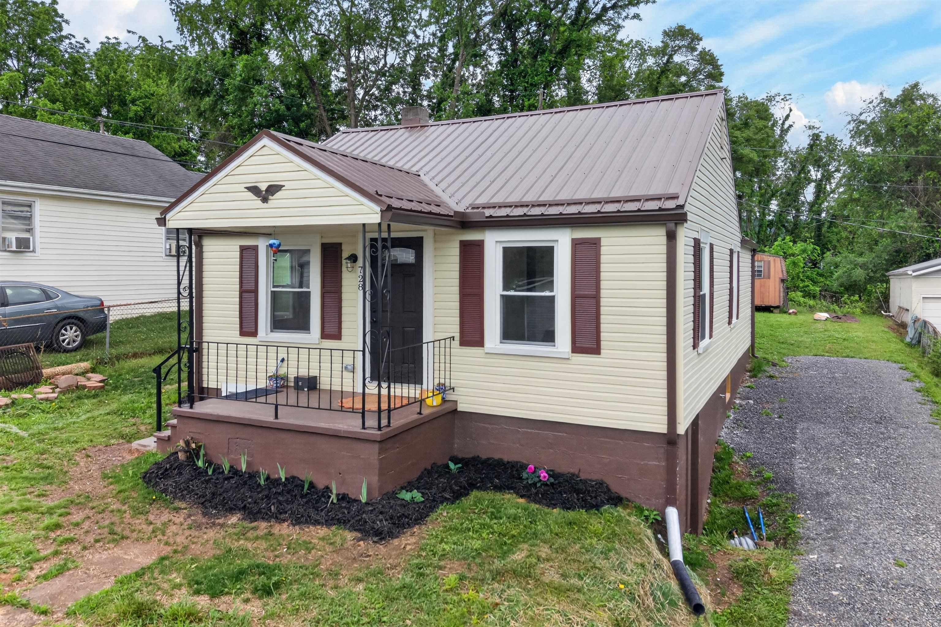 728 Elizabeth Street Pulaski VA 24301