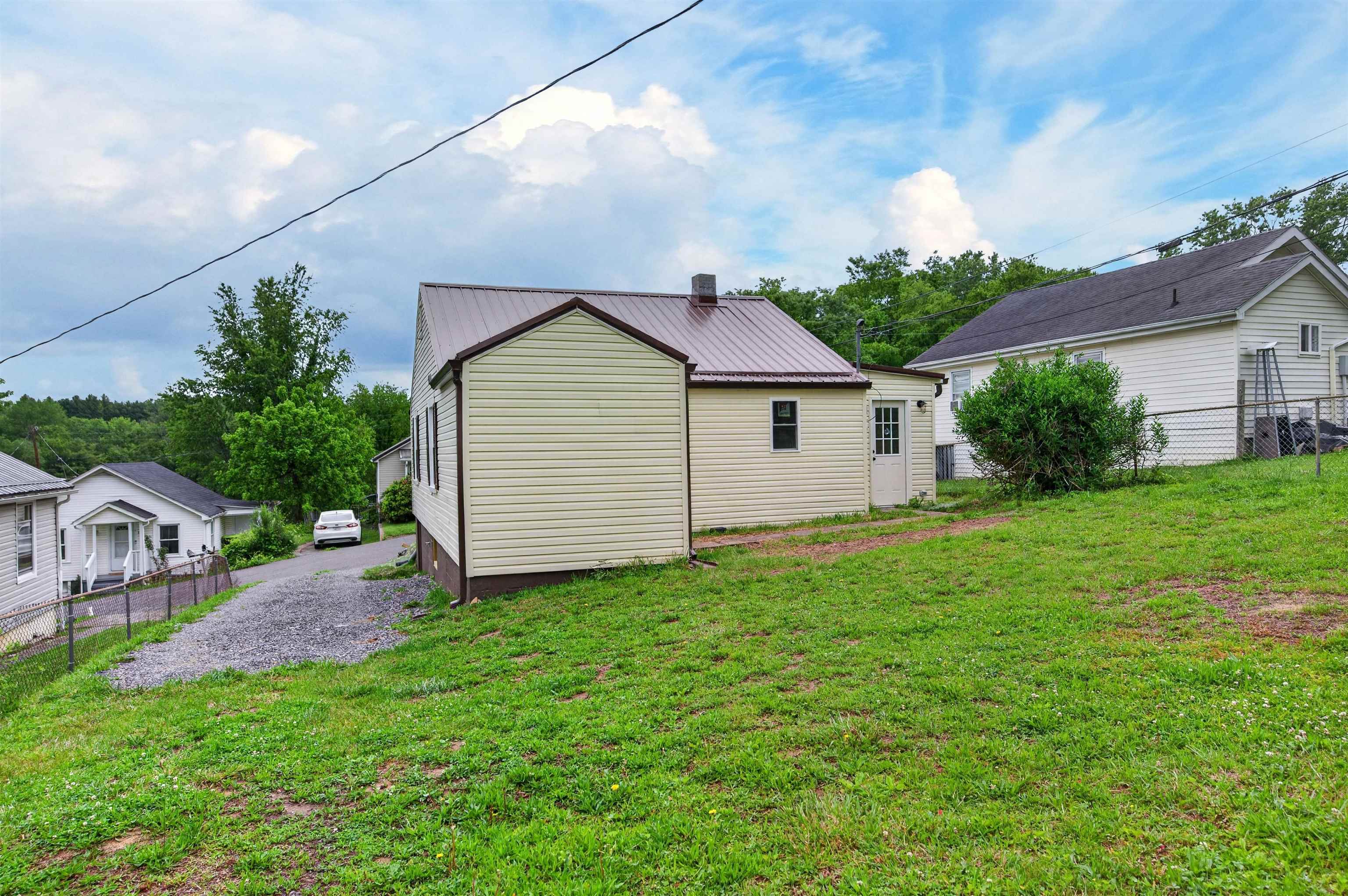 728 Elizabeth Street Pulaski VA 24301