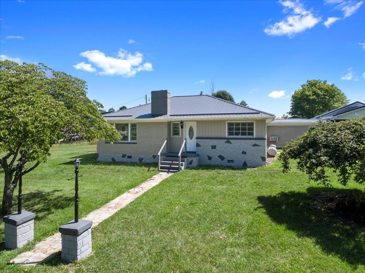 121 Spring Street Rich Creek VA 24147