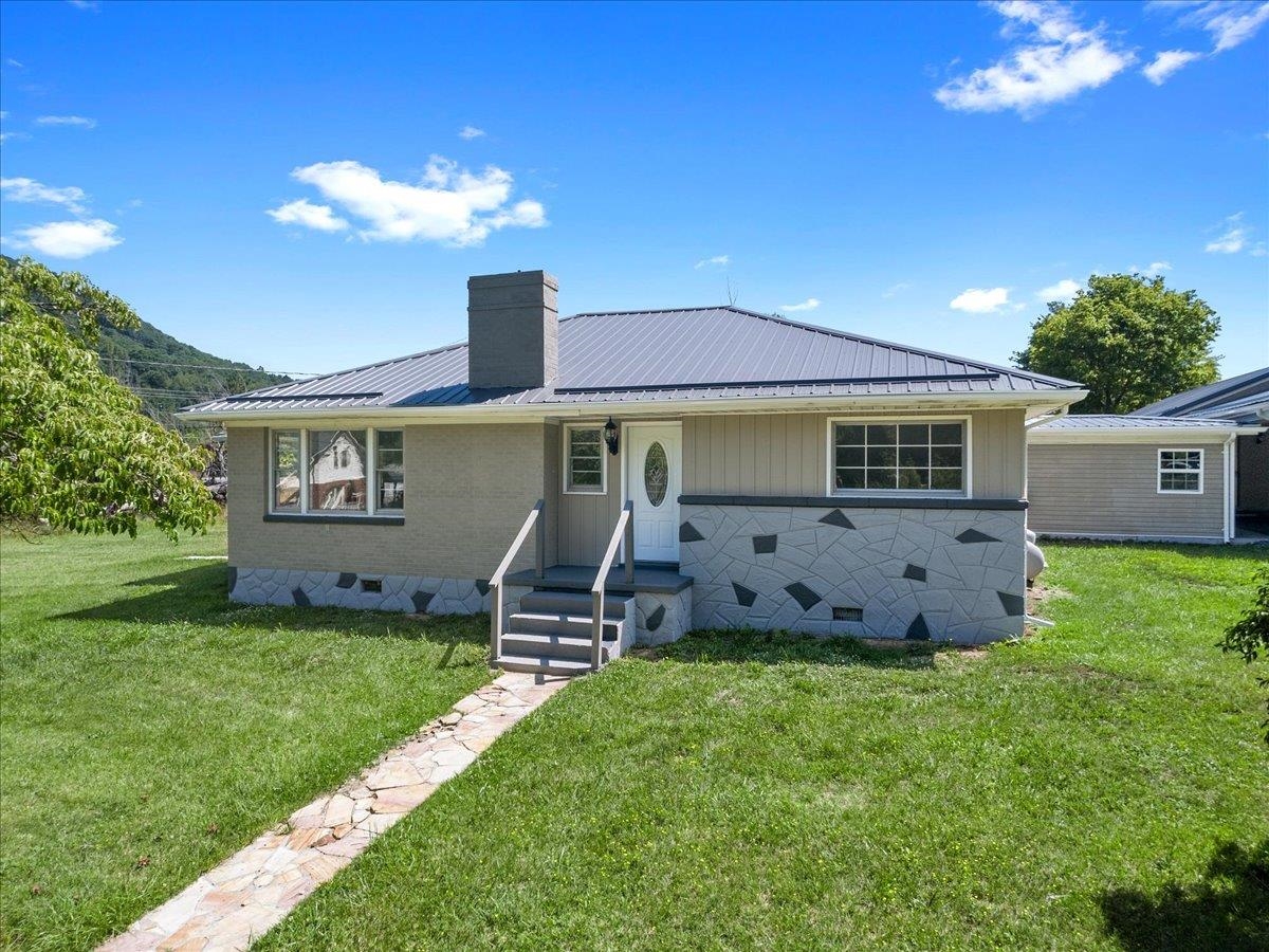121 Spring Street Rich Creek VA 24147