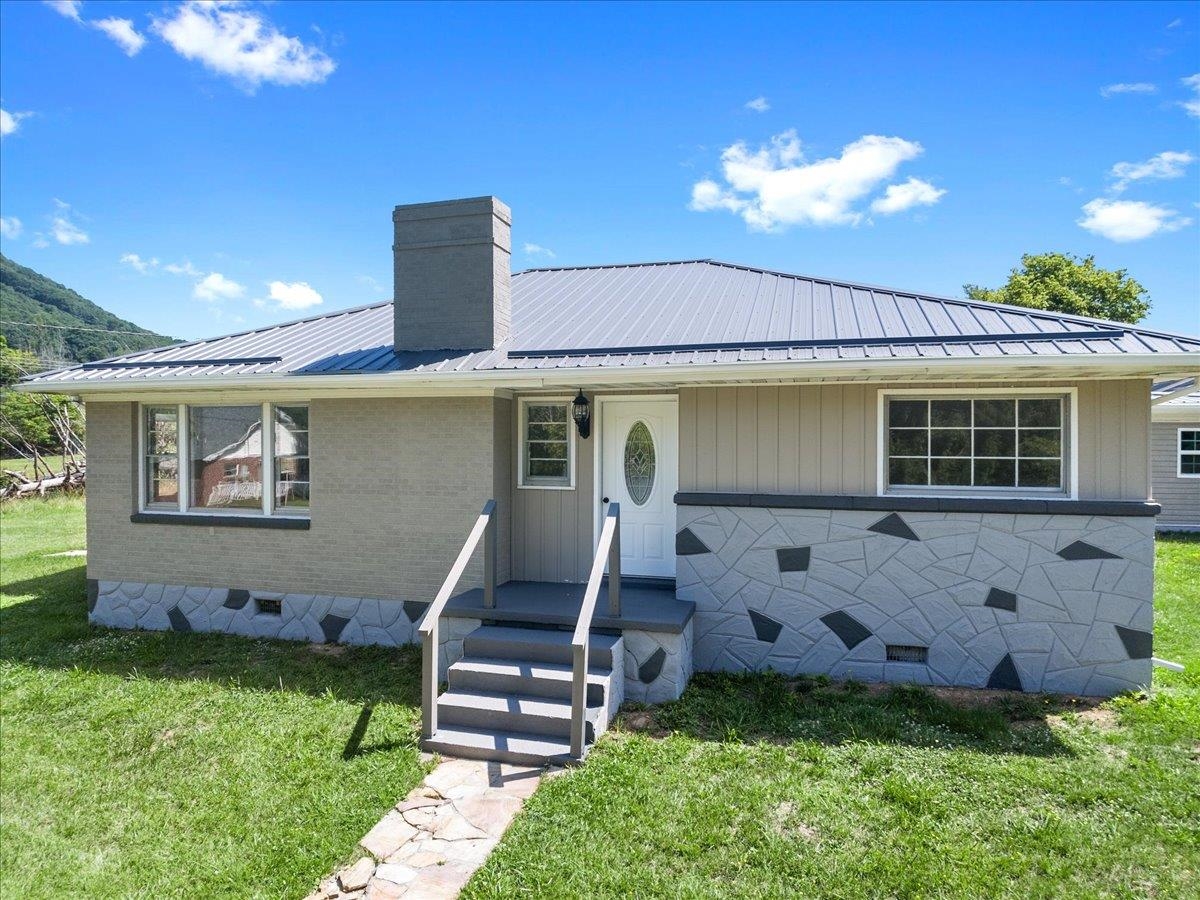 121 Spring Street Rich Creek VA 24147